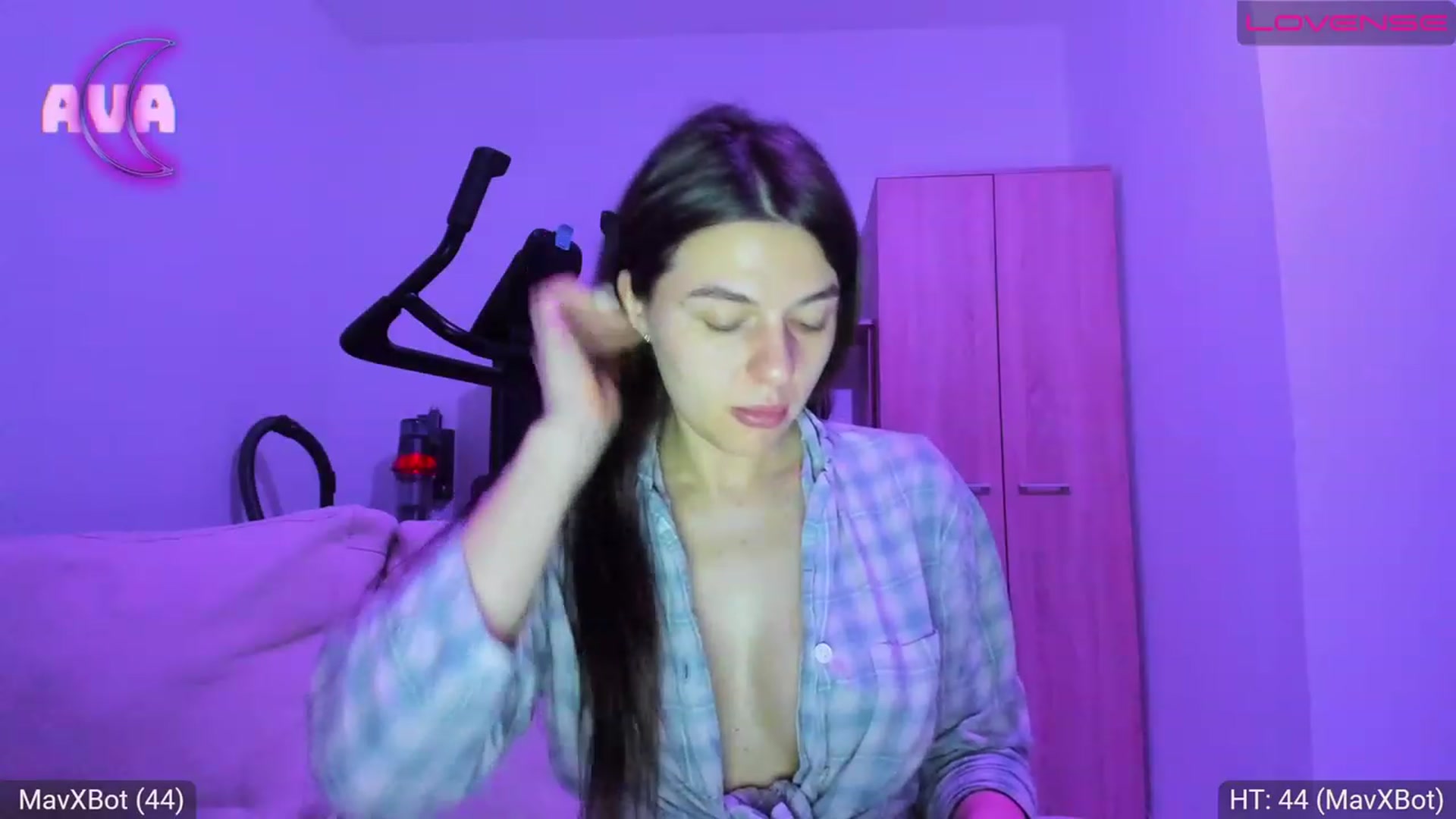 Gallery image thumbnail from AvaMoonlight's myfreecams stream on, 04/17/2023, 22:03 image 10 of 20