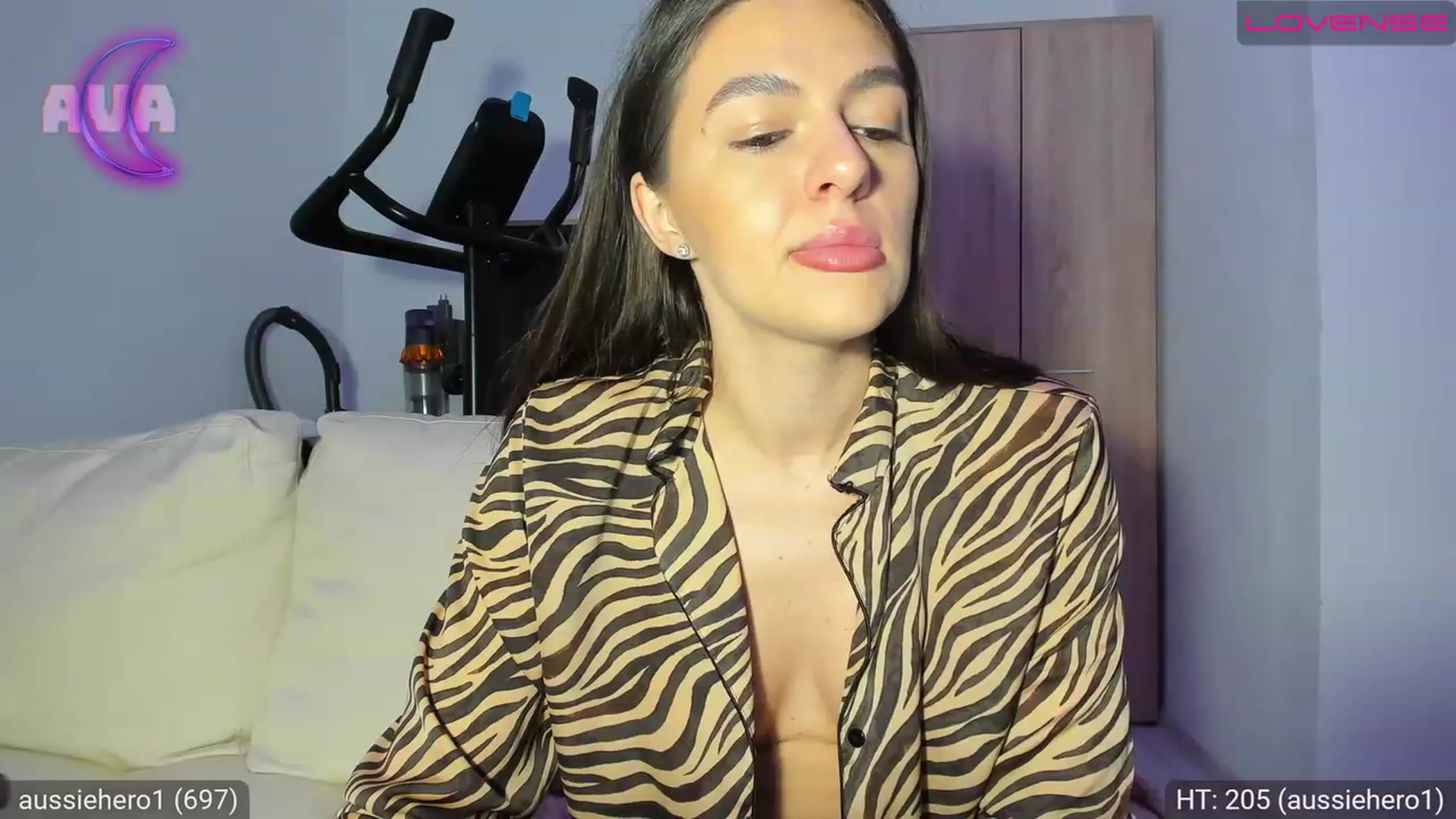 Gallery image thumbnail from AvaMoonlight's myfreecams stream on, 04/21/2023, 23:40 image 11 of 20