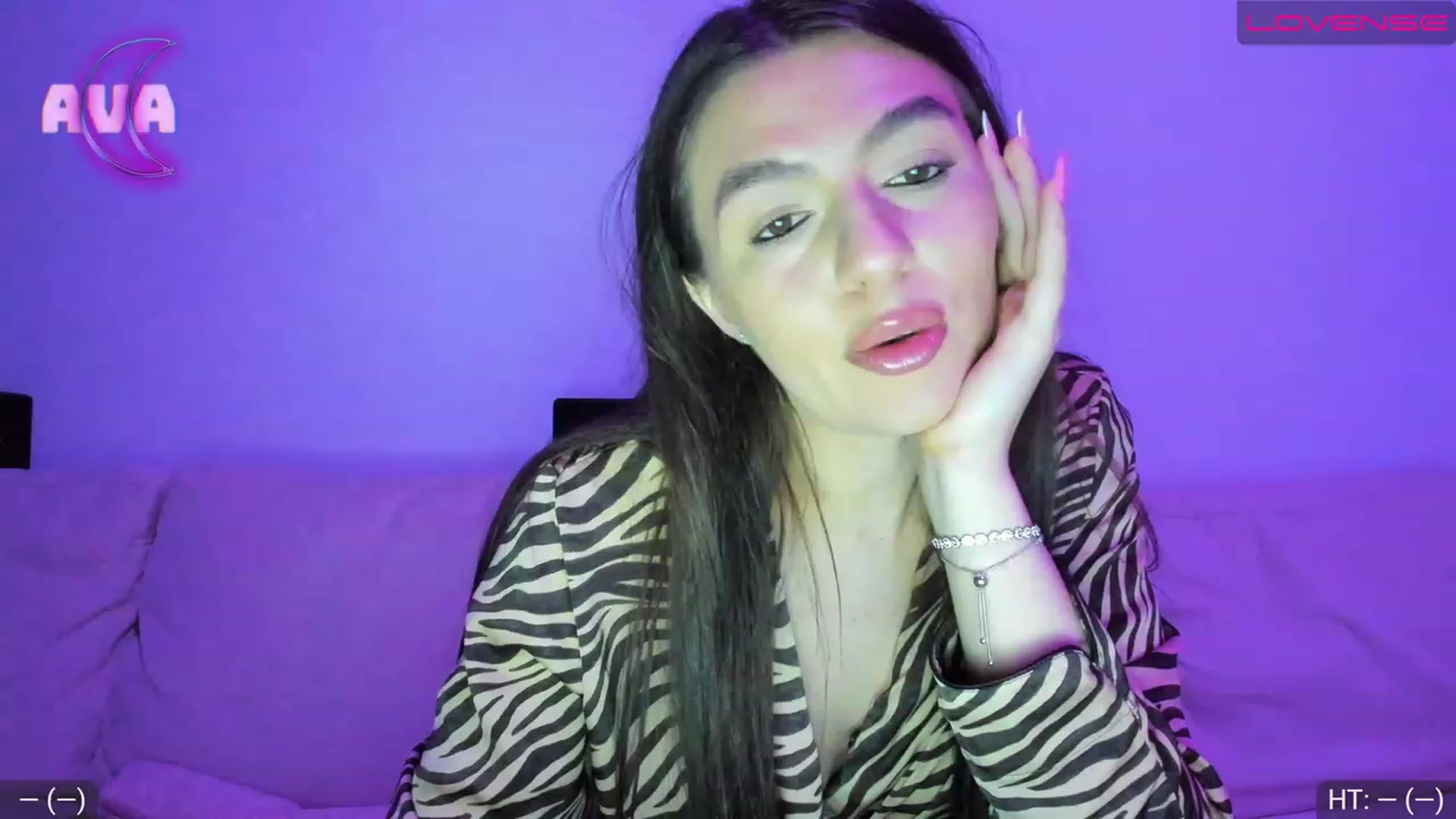Gallery image thumbnail from AvaMoonlight's myfreecams stream on, 04/29/2023, 22:34 image 2 of 20