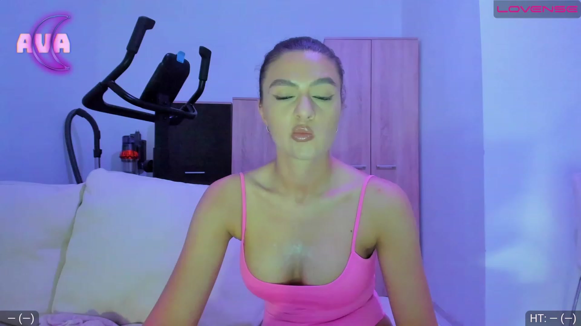 Gallery image thumbnail from AvaMoonlight's myfreecams stream on, 07/27/2023, 24:01 image 3 of 20