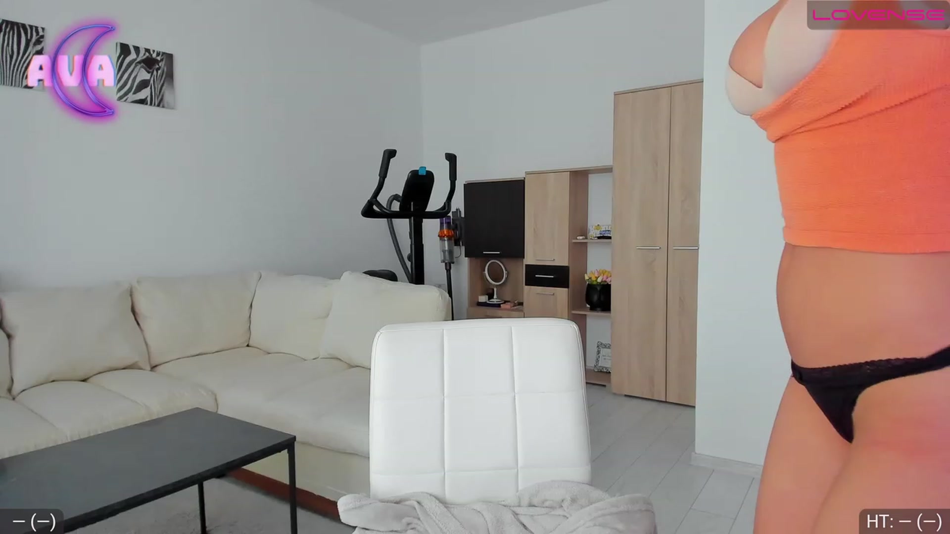Gallery image thumbnail from AvaMoonlight's myfreecams stream on, 08/10/2023, 15:37 image 8 of 20