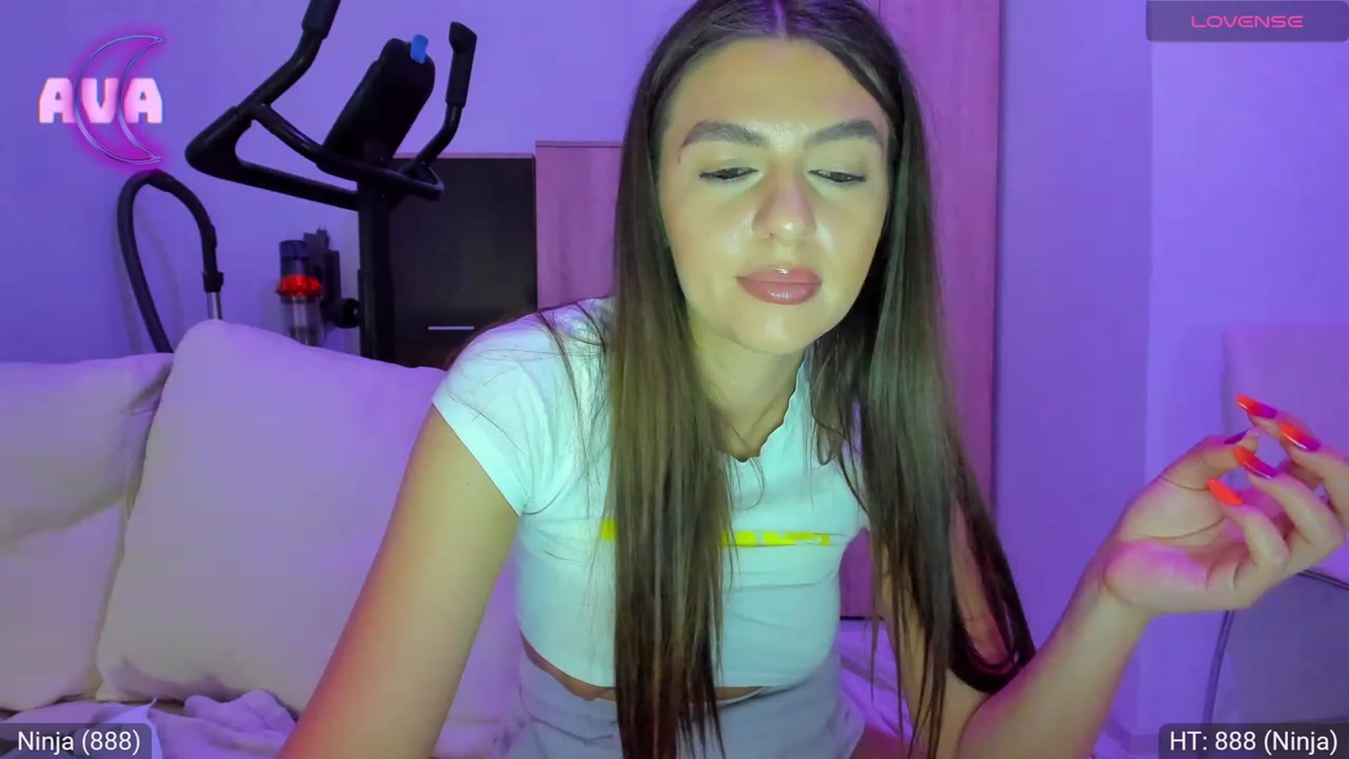 Gallery image thumbnail from AvaMoonlight's myfreecams stream on, 08/20/2023, 24:00 image 17 of 20
