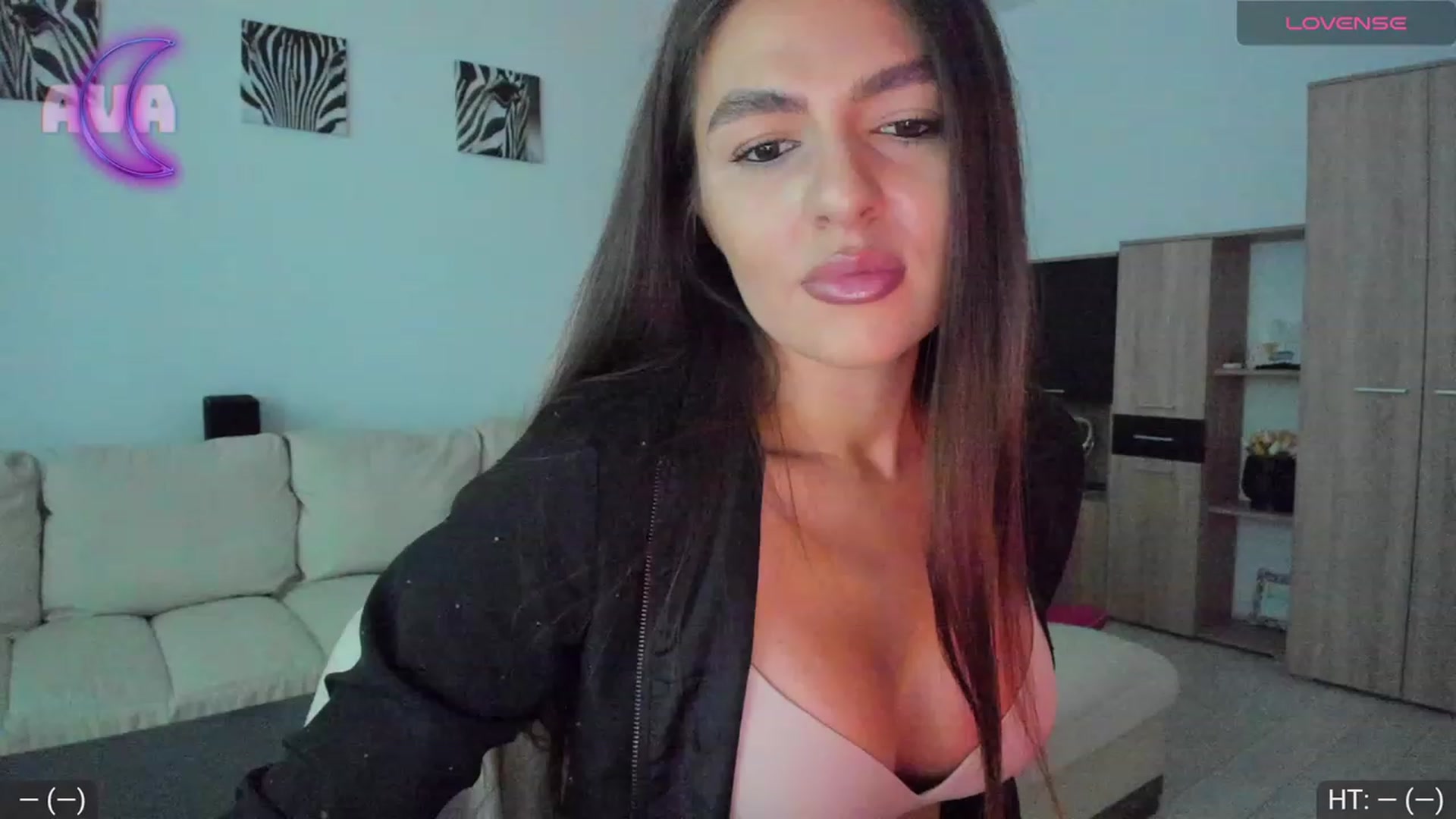 Gallery image thumbnail from AvaMoonlight's myfreecams stream on, 09/15/2023, 15:19 image 17 of 20