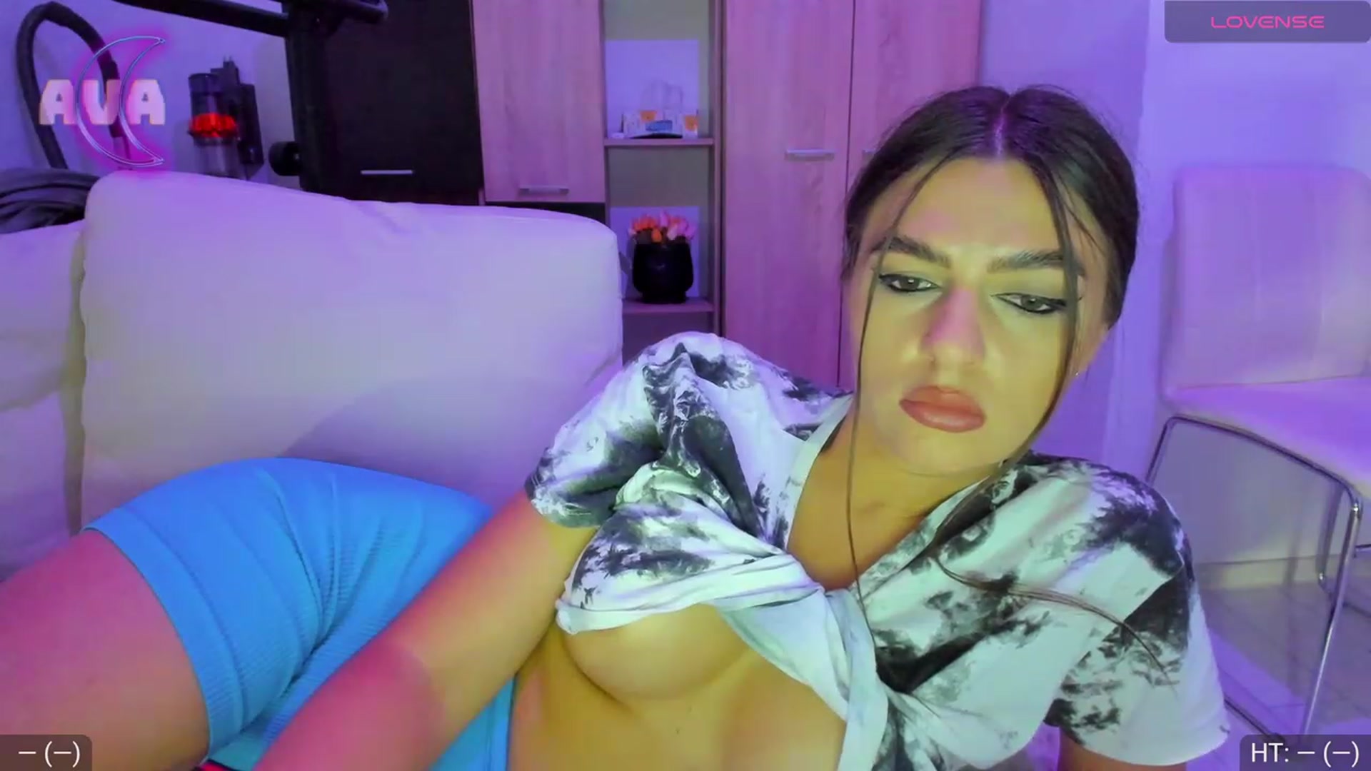 Gallery image thumbnail from AvaMoonlight's myfreecams stream on, 09/19/2023, 22:36 image 18 of 20