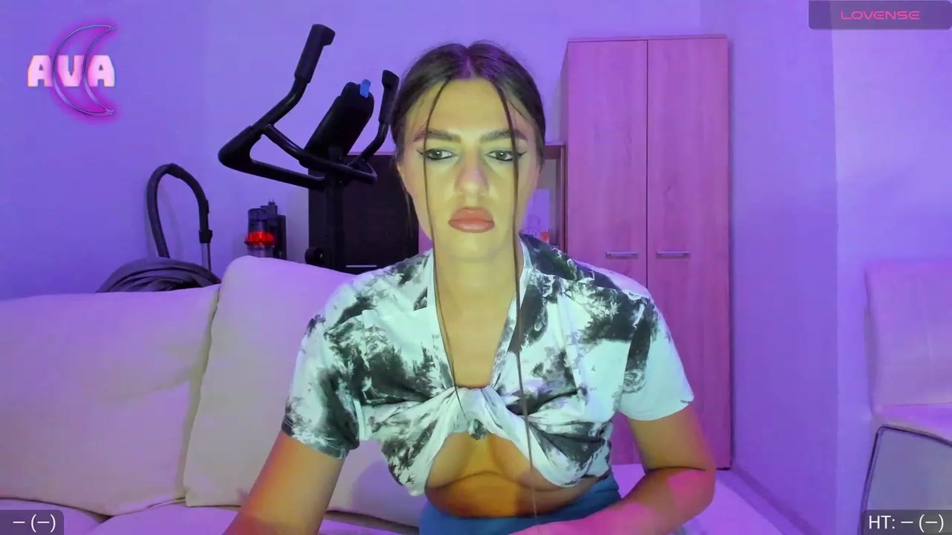 Gallery image thumbnail from AvaMoonlight's myfreecams stream on, 09/19/2023, 22:36 image 4 of 20