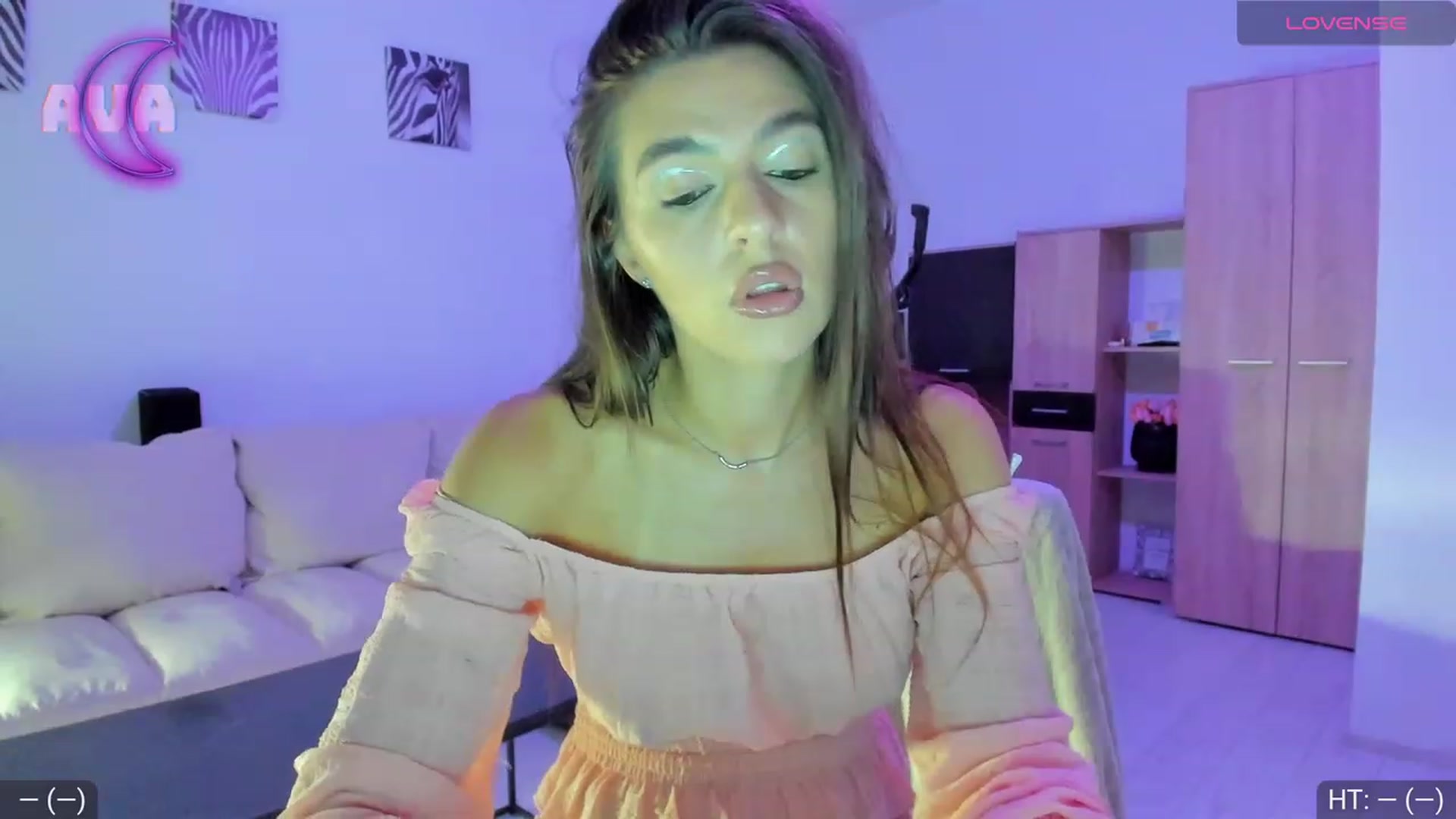 Gallery image thumbnail from AvaMoonlight's myfreecams stream on, 09/23/2023, 23:32 image 5 of 20