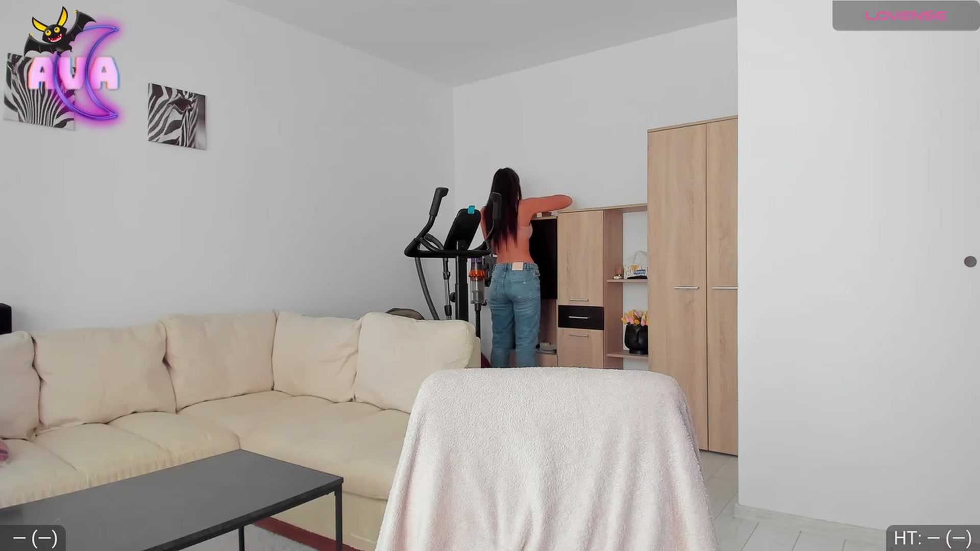 Gallery image thumbnail from AvaMoonlight's myfreecams stream on, 10/06/2023, 15:27 image 3 of 20