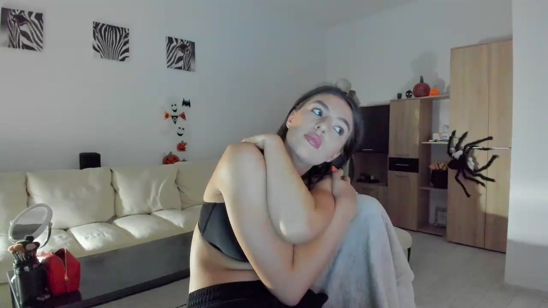 Gallery image thumbnail from AvaMoonlight's myfreecams stream on, 10/28/2023, 16:33 image 10 of 20