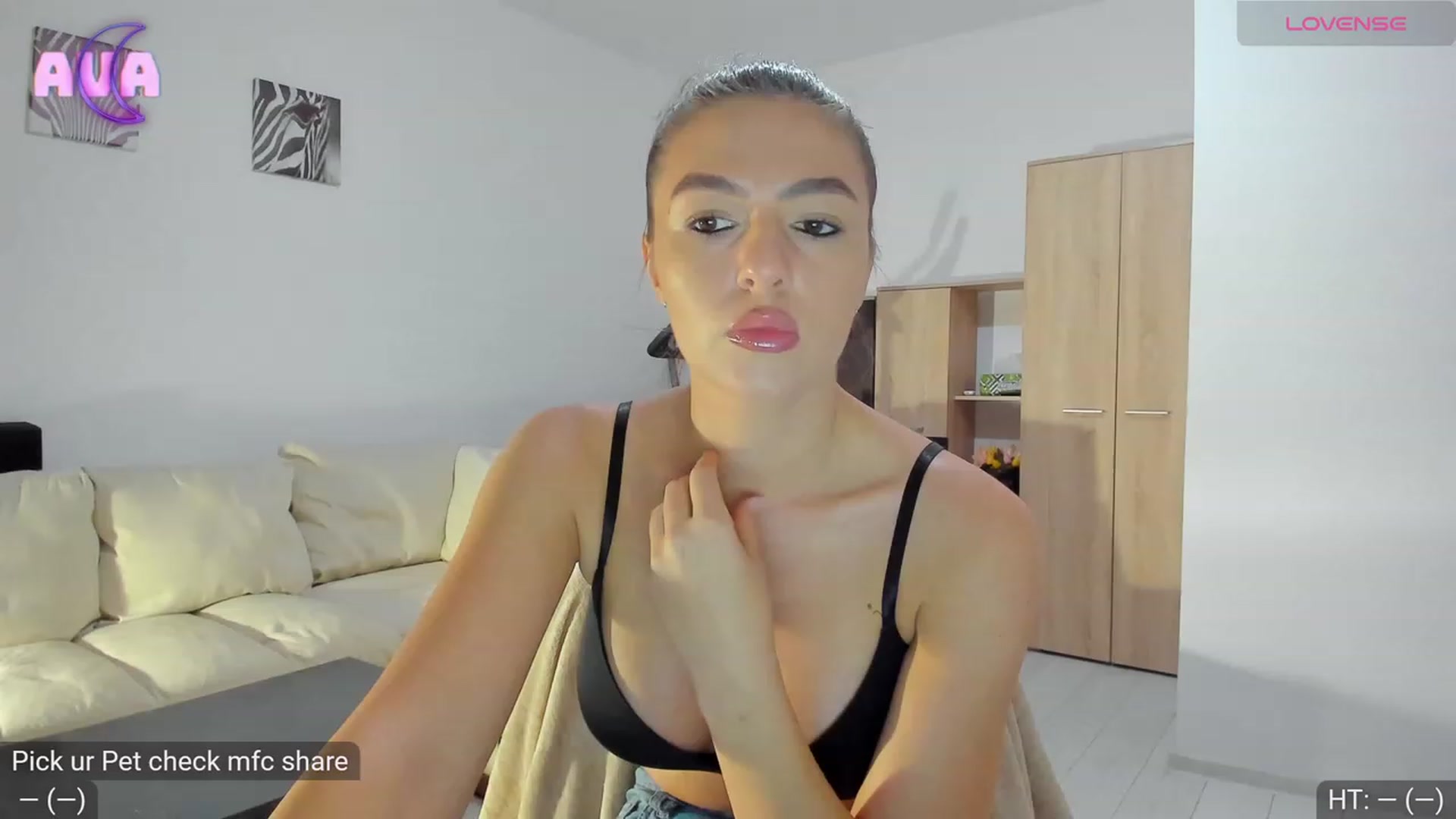 Gallery image thumbnail from AvaMoonlight's myfreecams stream on, 11/17/2023, 16:17 image 4 of 20