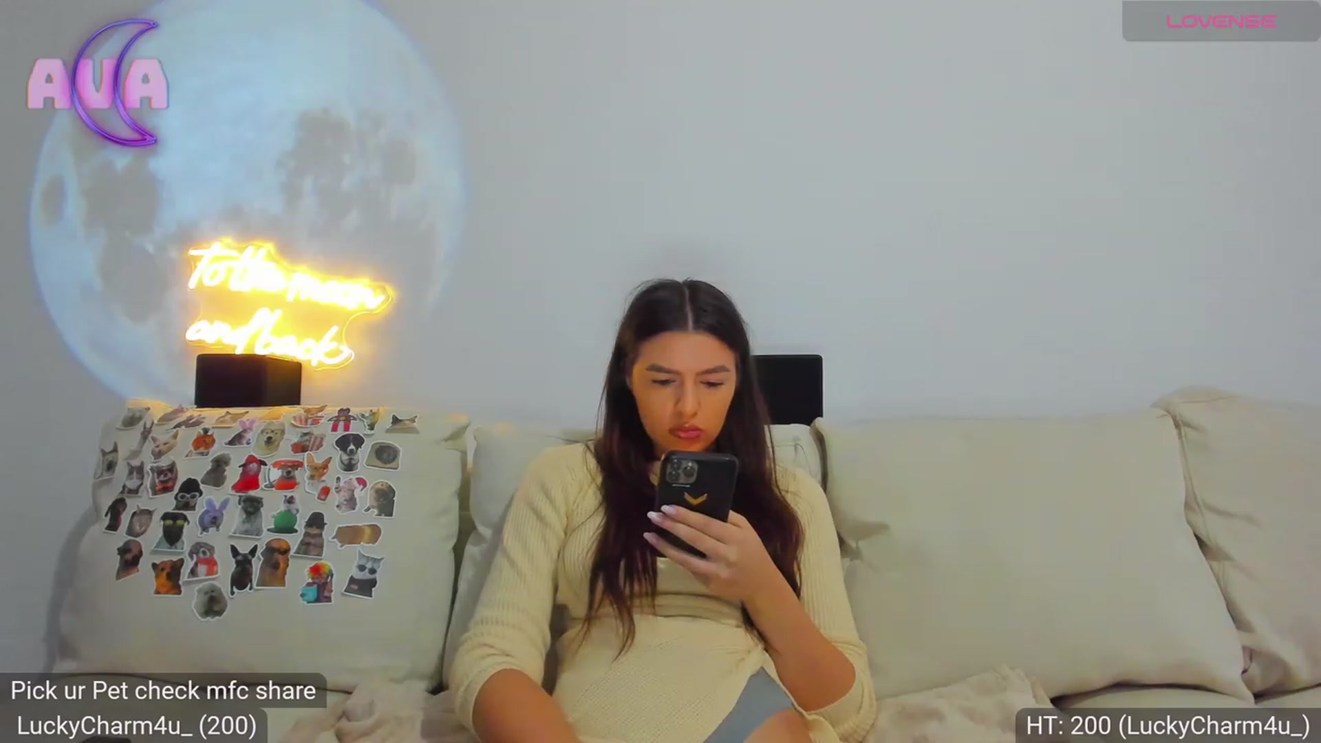 Gallery image thumbnail from AvaMoonlight's myfreecams stream on, 11/20/2023, 17:01 image 16 of 20