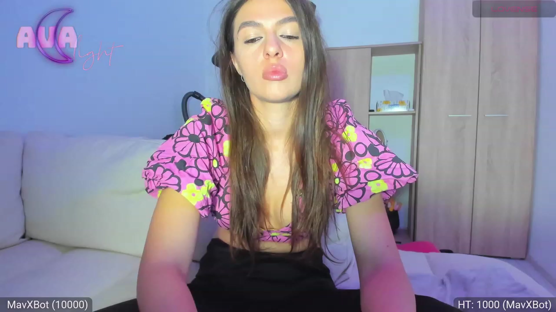 Gallery image thumbnail from AvaMoonlight's myfreecams stream on, 01/09/2024, 24:01 image 17 of 20