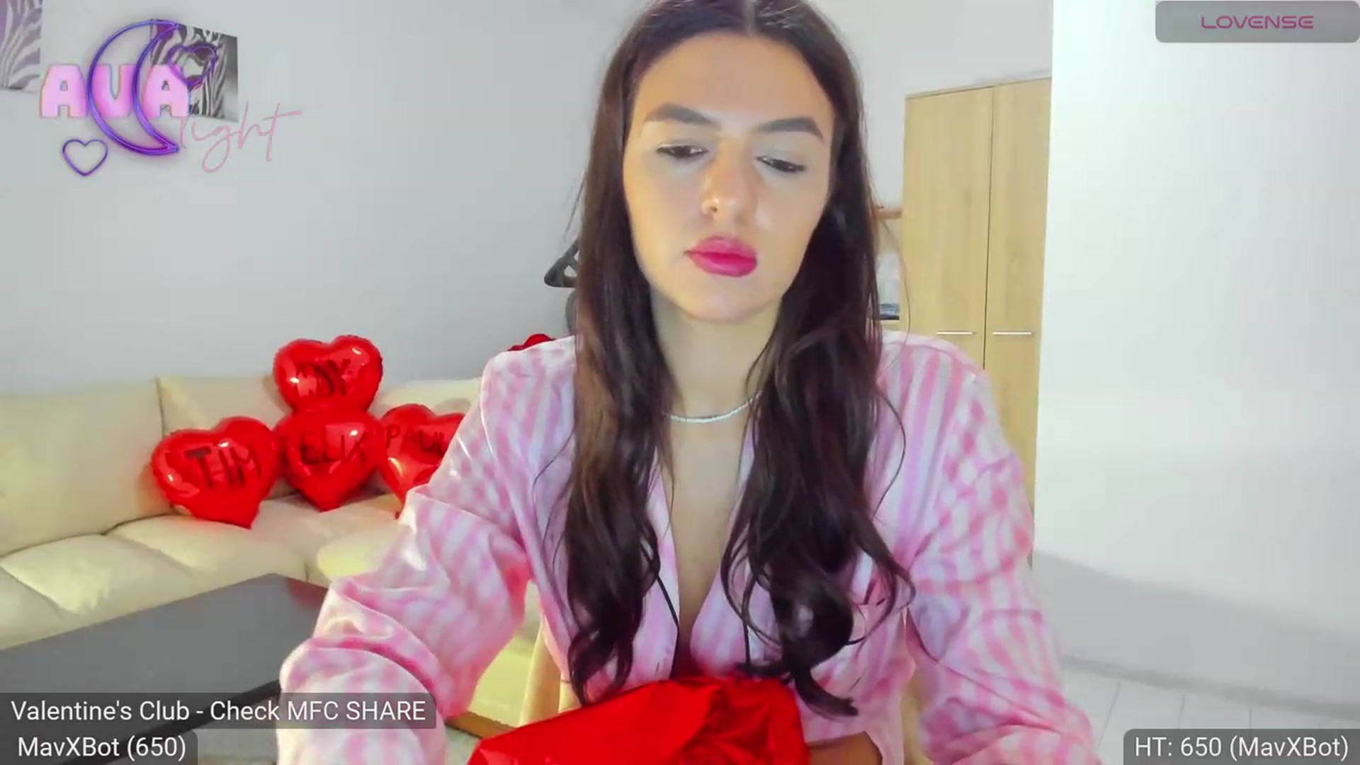 Gallery image thumbnail from AvaMoonlight's myfreecams stream on, 02/05/2024, 24:02 image 13 of 20