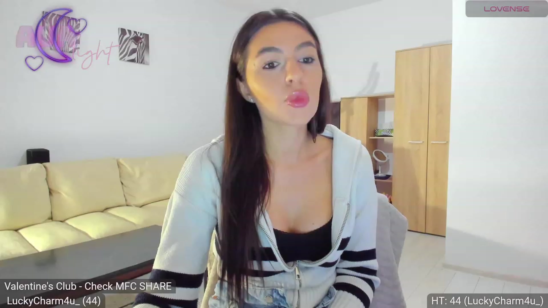 Gallery image thumbnail from AvaMoonlight's myfreecams stream on, 02/15/2024, 17:11 image 16 of 20