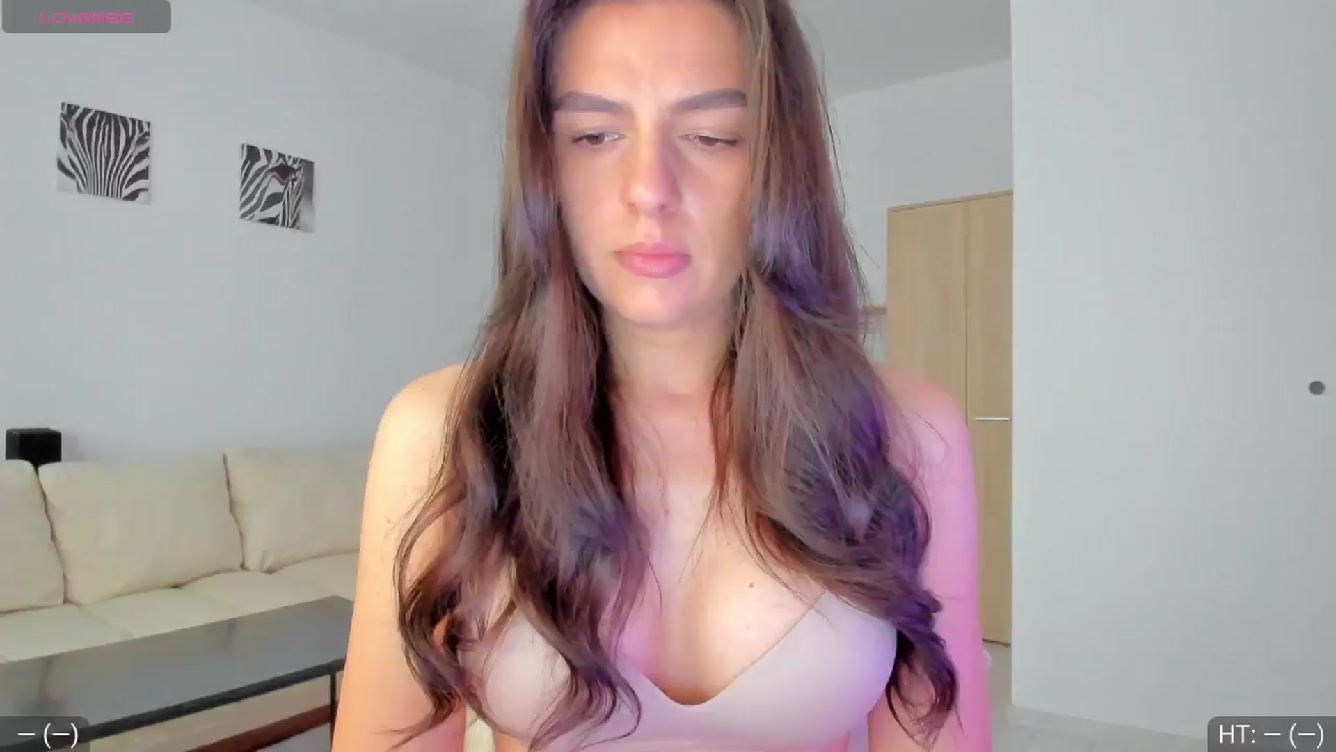 Gallery image thumbnail from AvaMoonlight's myfreecams stream on, 05/18/2024, 16:24 image 2 of 20