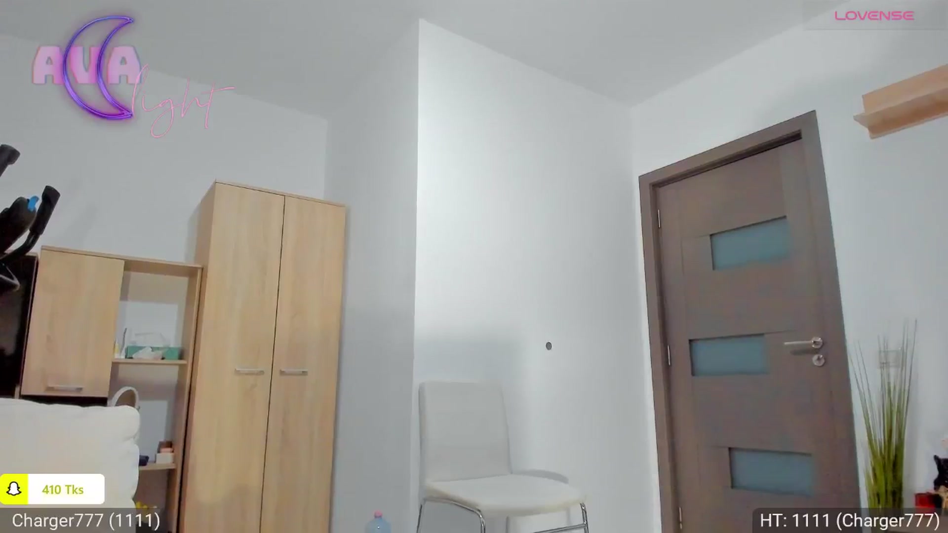 Gallery image thumbnail from AvaMoonlight's myfreecams stream on, 05/27/2024, 24:09 image 17 of 20