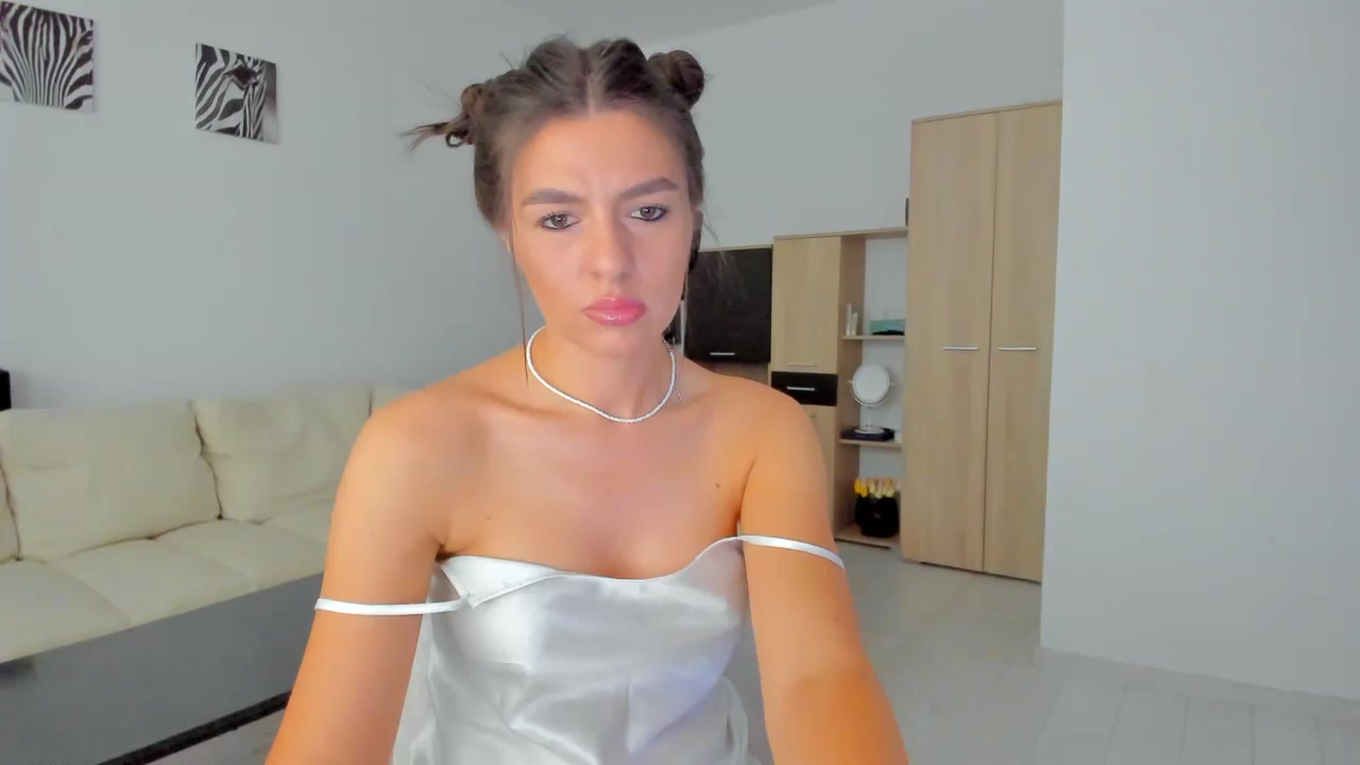Gallery image thumbnail from AvaMoonlight's myfreecams stream on, 06/07/2024, 16:09 image 16 of 20