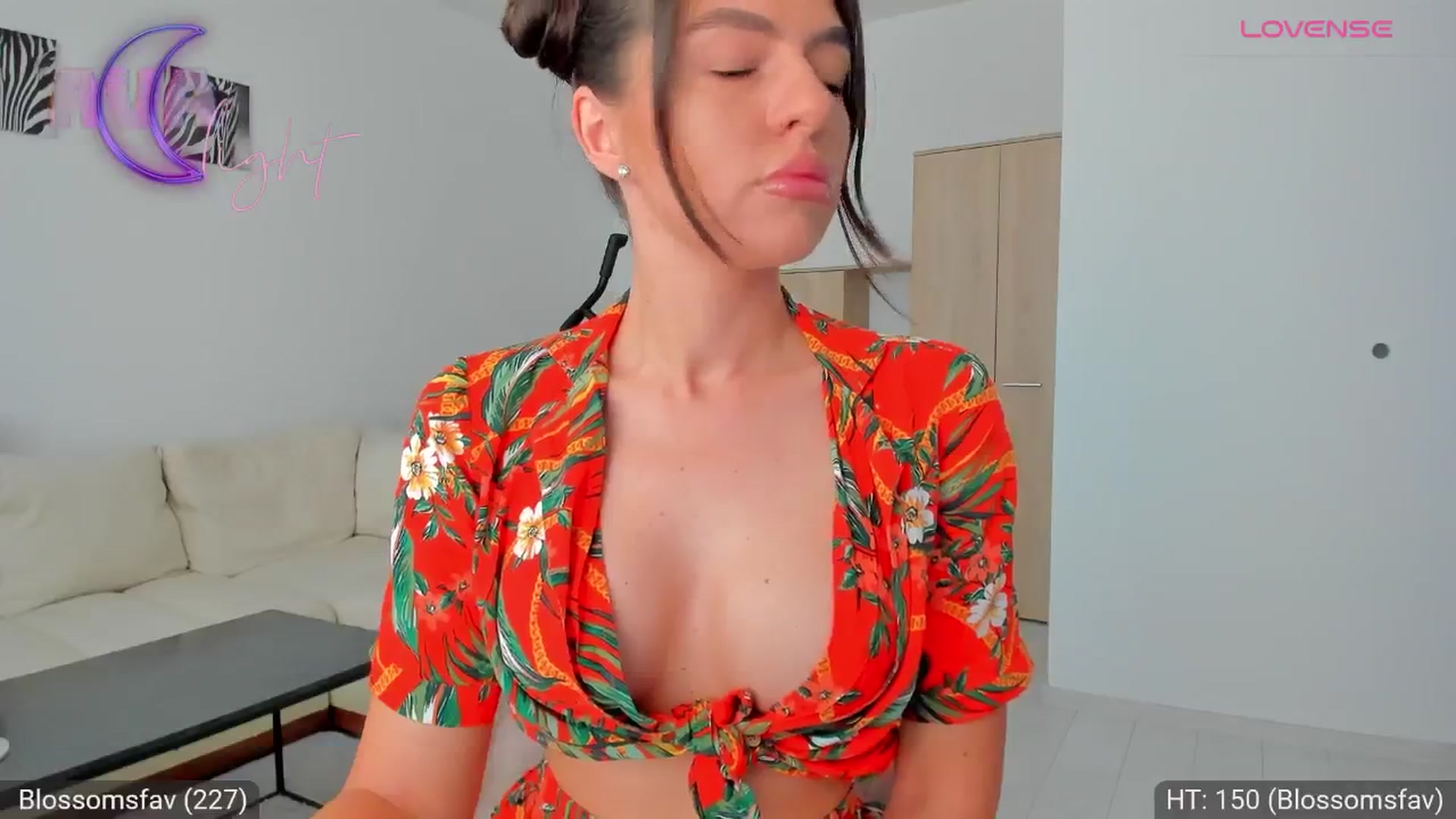 Gallery image thumbnail from AvaMoonlight's myfreecams stream on, 07/07/2024, 16:31 image 14 of 20
