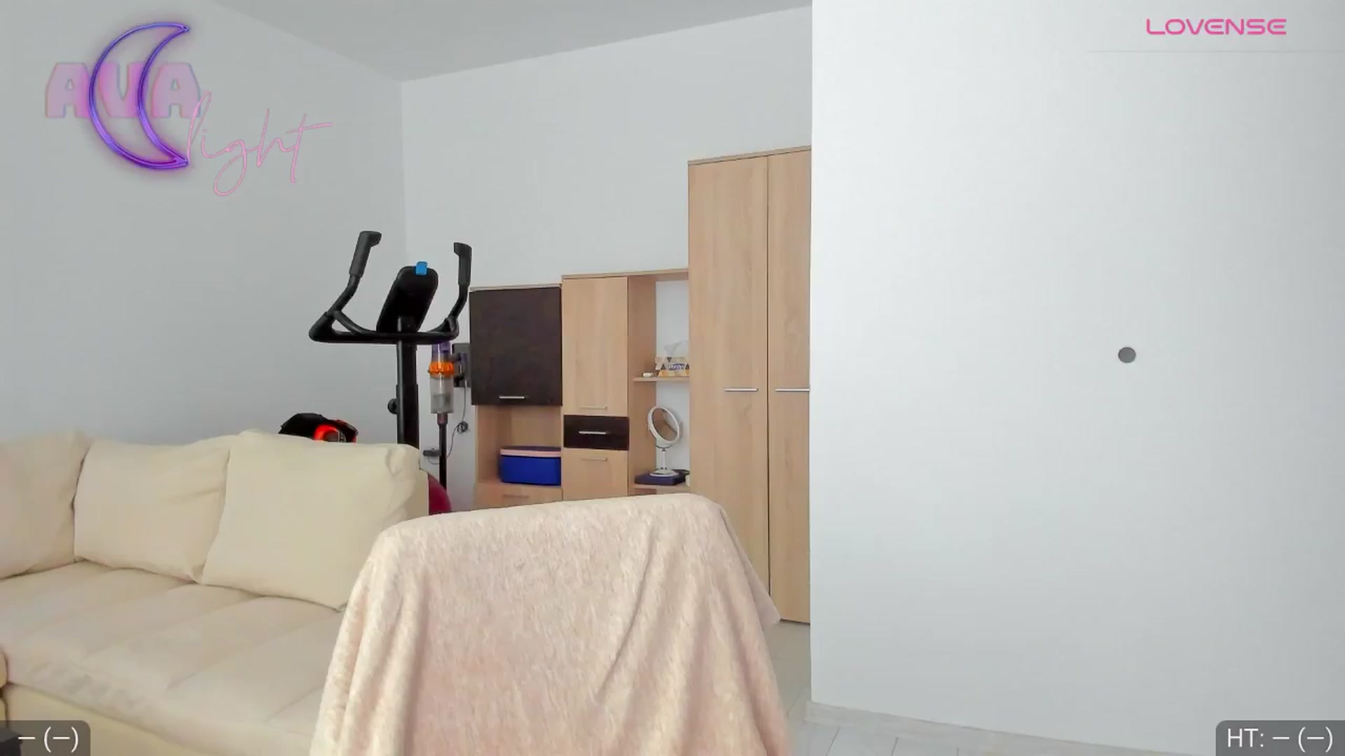Gallery image thumbnail from AvaMoonlight's myfreecams stream on, 07/17/2024, 16:05 image 9 of 20
