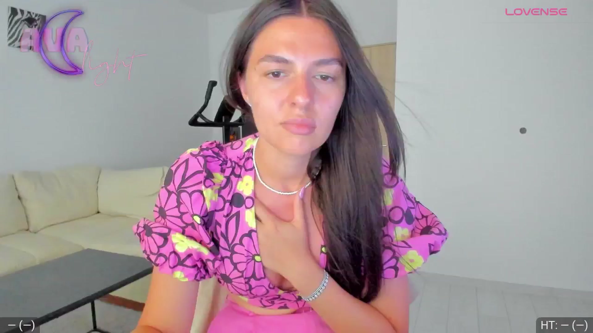 Gallery image thumbnail from AvaMoonlight's myfreecams stream on, 08/28/2024, 15:13 image 17 of 20