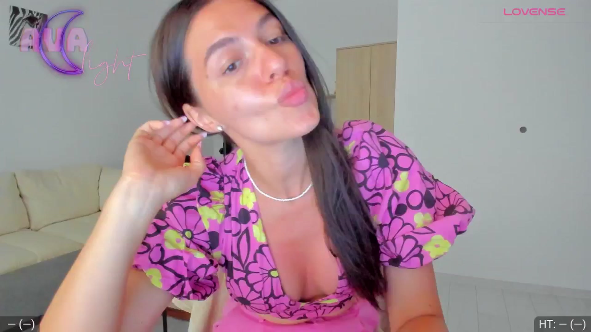 Gallery image thumbnail from AvaMoonlight's myfreecams stream on, 08/28/2024, 15:13 image 15 of 20