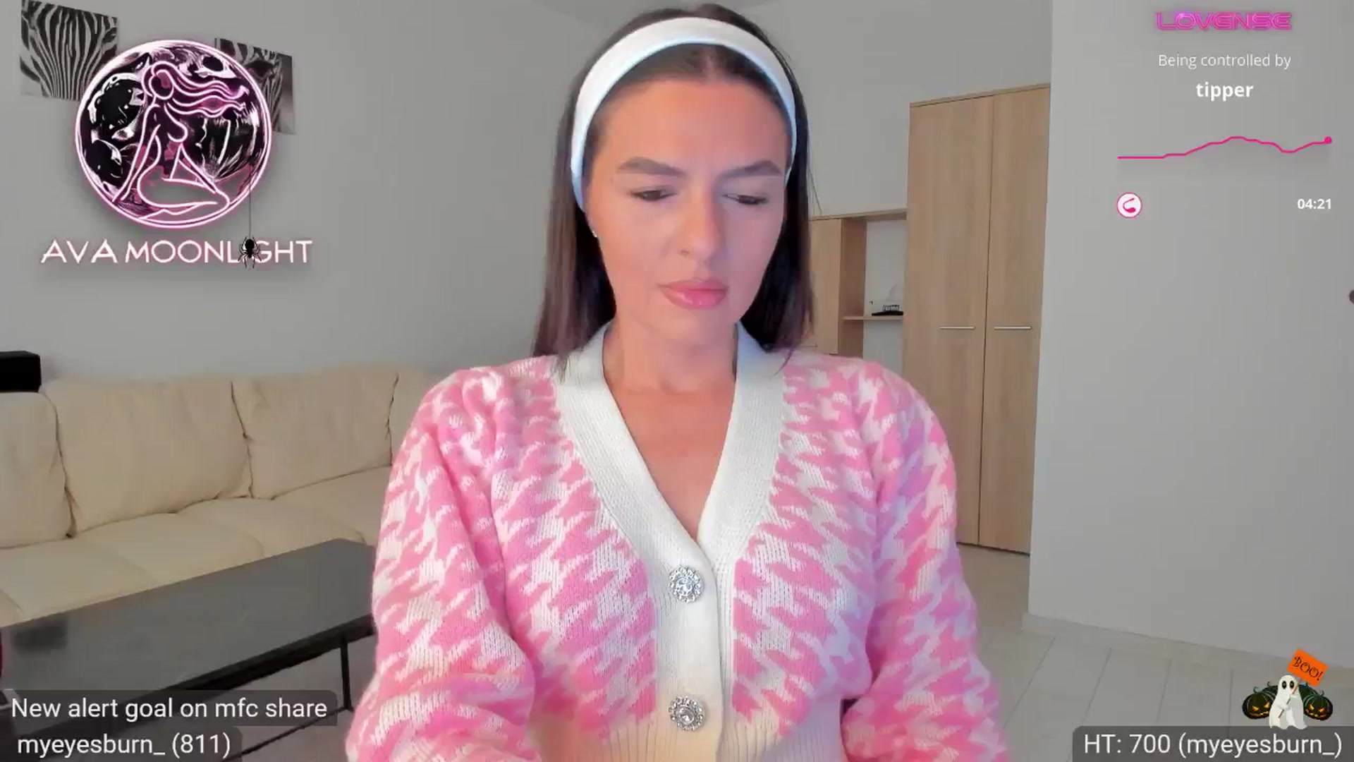 Gallery image thumbnail from AvaMoonlight's myfreecams stream on, 10/21/2024, 16:07 image 4 of 20