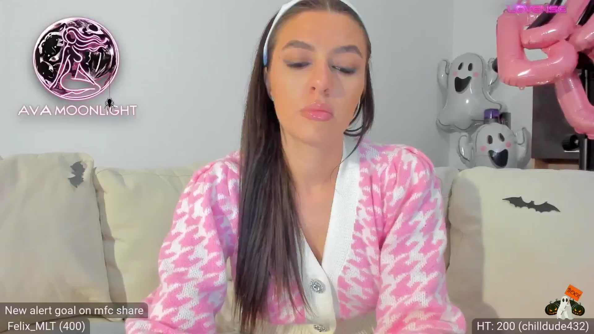 Gallery image thumbnail from AvaMoonlight's myfreecams stream on, 10/22/2024, 24:06 image 19 of 20