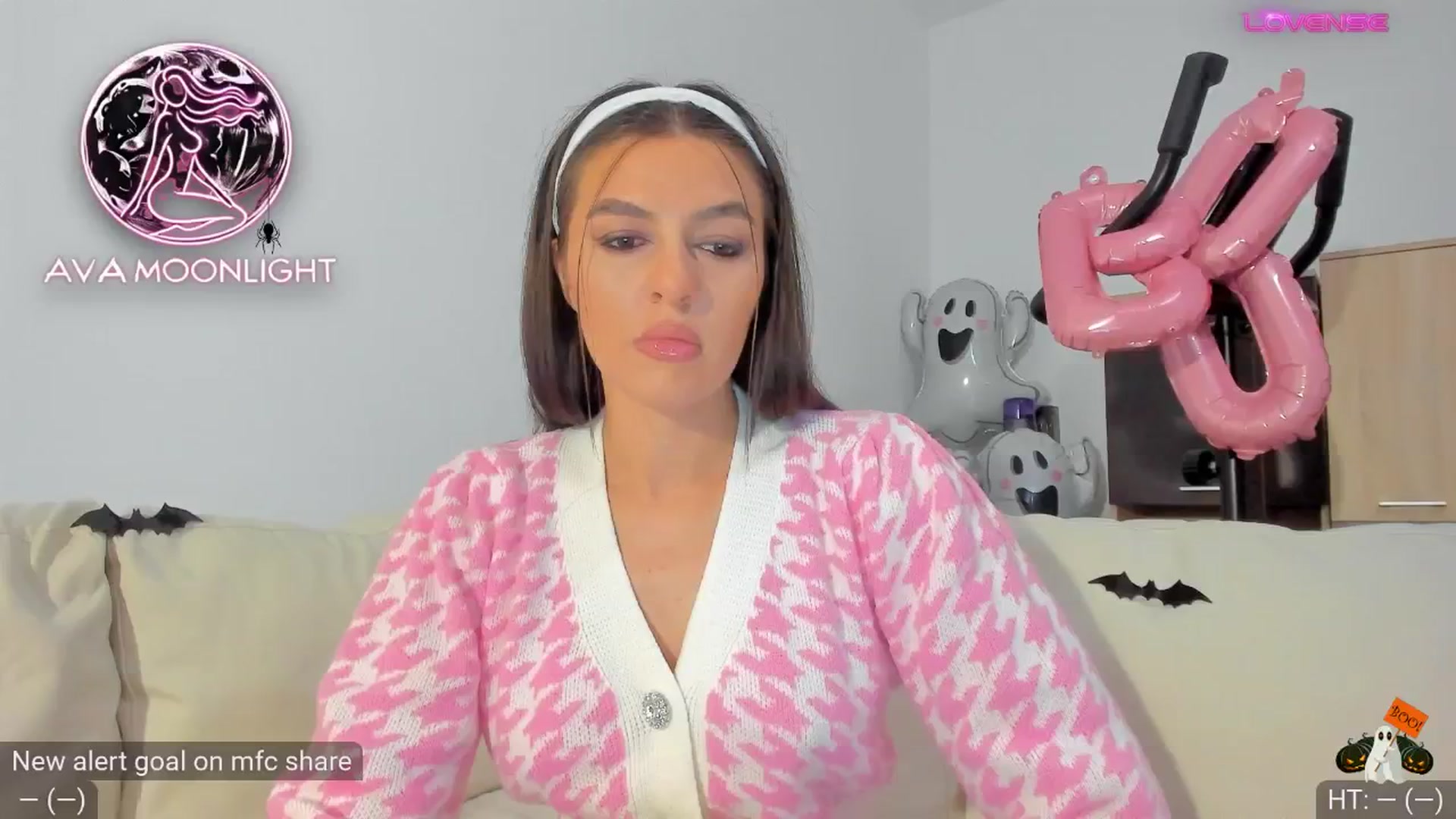 Gallery image thumbnail from AvaMoonlight's myfreecams stream on, 10/22/2024, 24:06 image 3 of 20