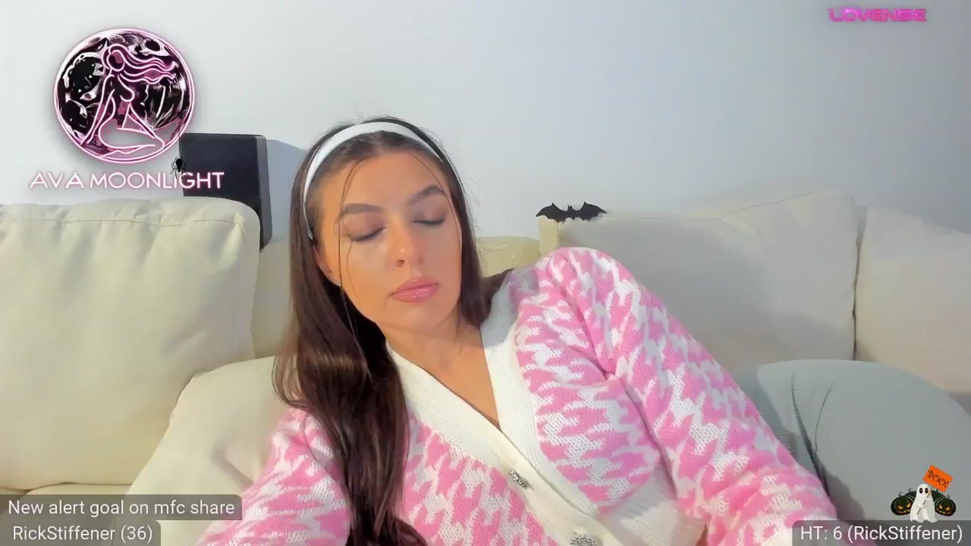 Gallery image thumbnail from AvaMoonlight's myfreecams stream on, 10/22/2024, 24:06 image 7 of 20