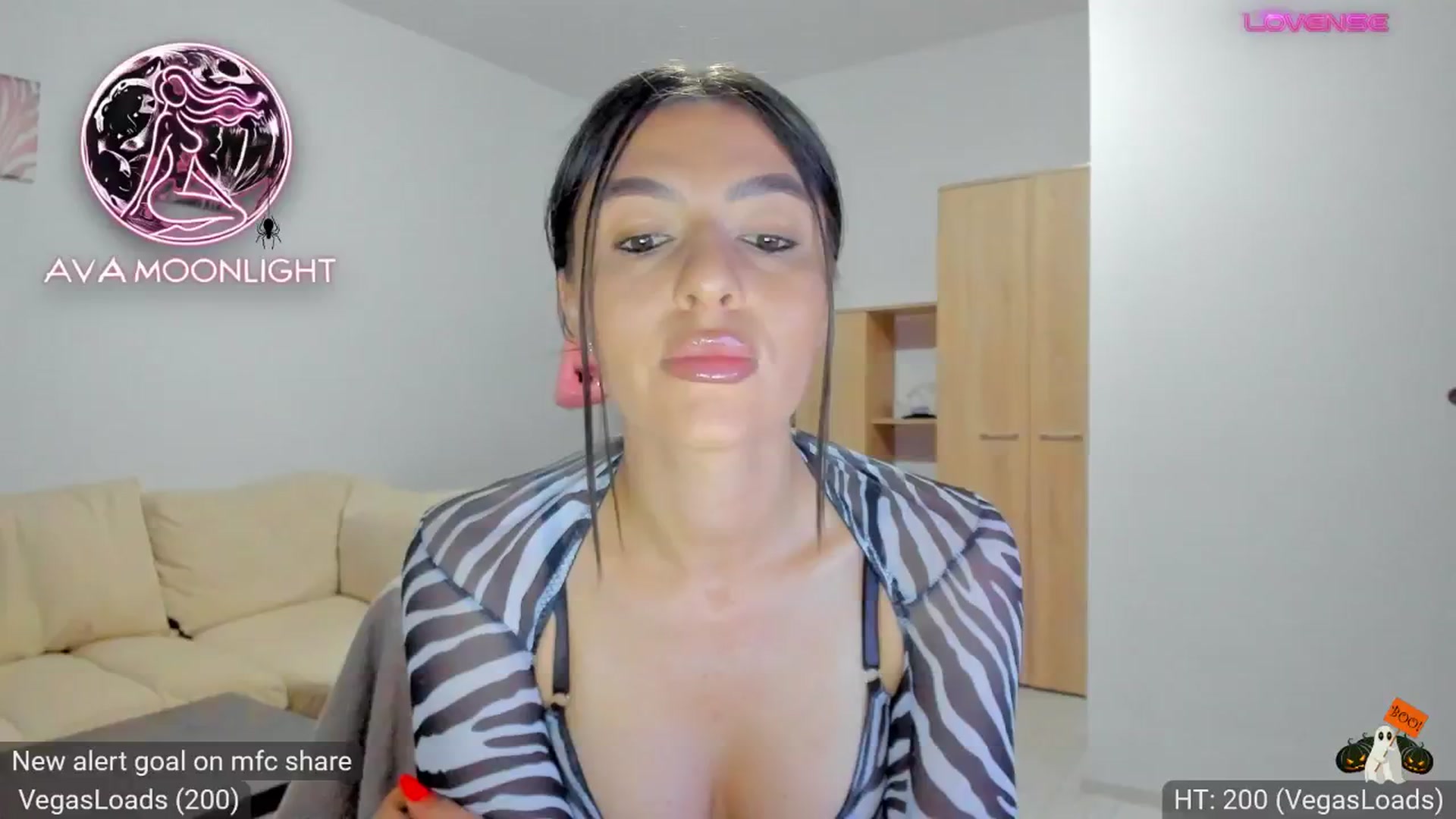 Gallery image thumbnail from AvaMoonlight's myfreecams stream on, 10/23/2024, 16:14 image 19 of 20