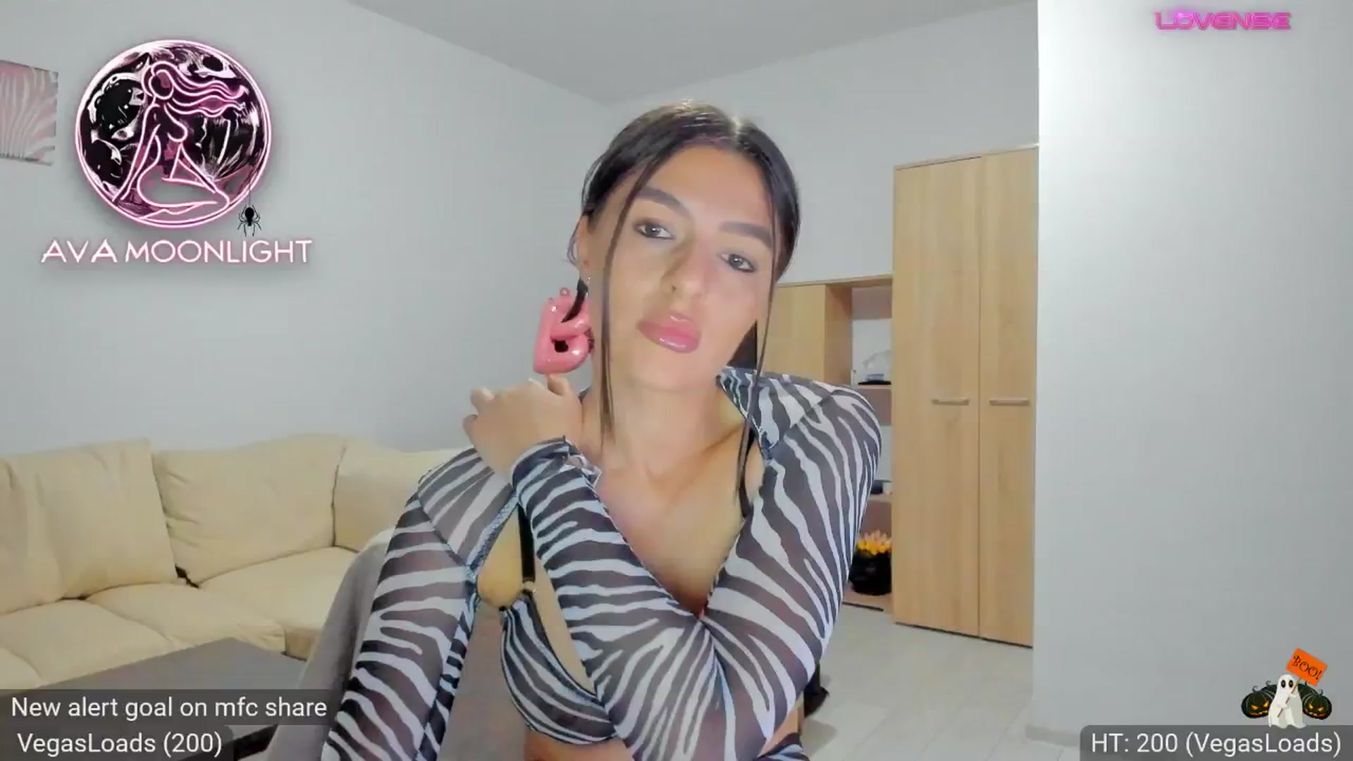 Gallery image thumbnail from AvaMoonlight's myfreecams stream on, 10/23/2024, 16:14 image 16 of 20