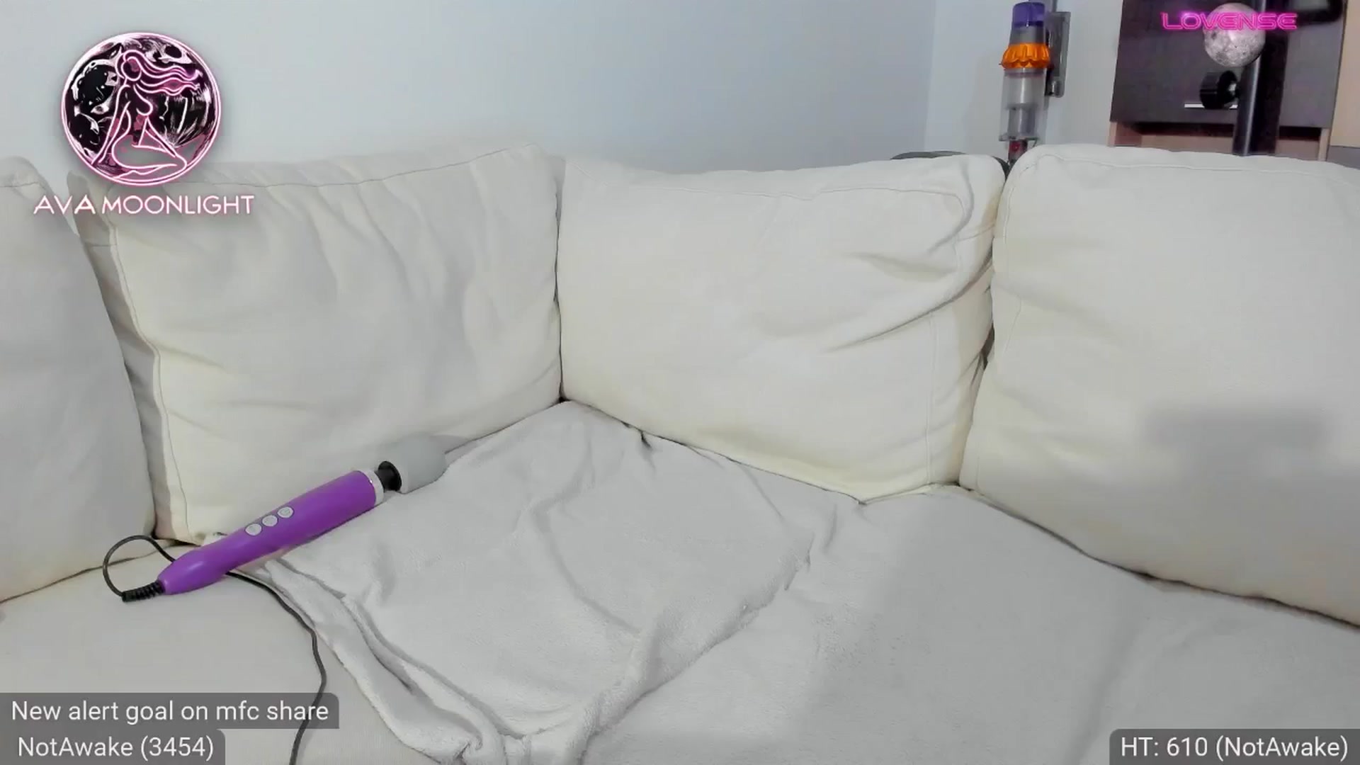 Gallery image thumbnail from AvaMoonlight's myfreecams stream on, 11/20/2024, 17:13 image 15 of 20
