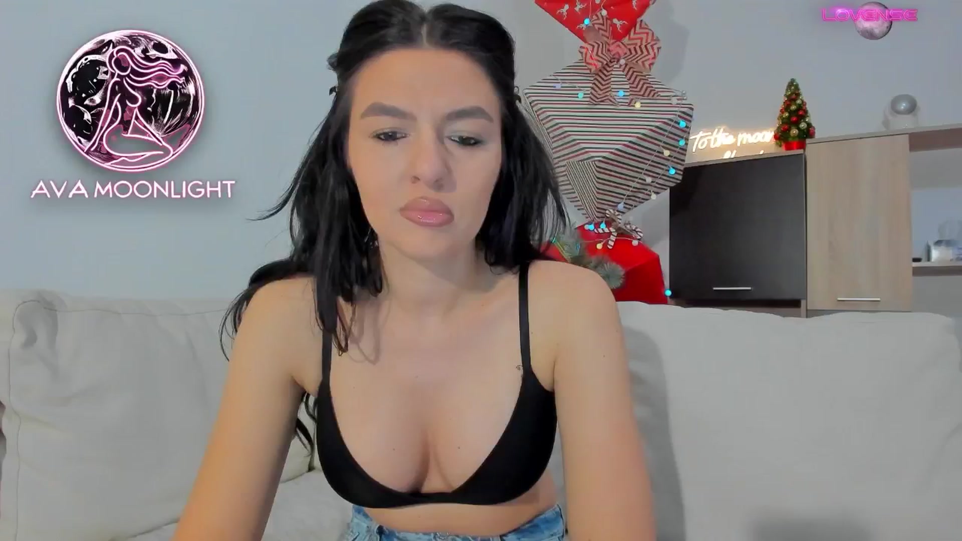 Gallery image thumbnail from AvaMoonlight's myfreecams stream on, 01/02/2025, 16:23 image 5 of 20