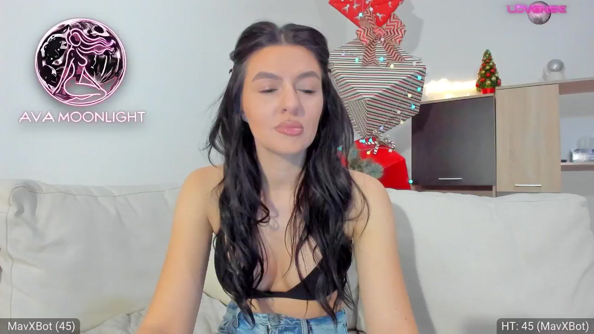 Gallery image thumbnail from AvaMoonlight's myfreecams stream on, 01/02/2025, 16:23 image 12 of 20