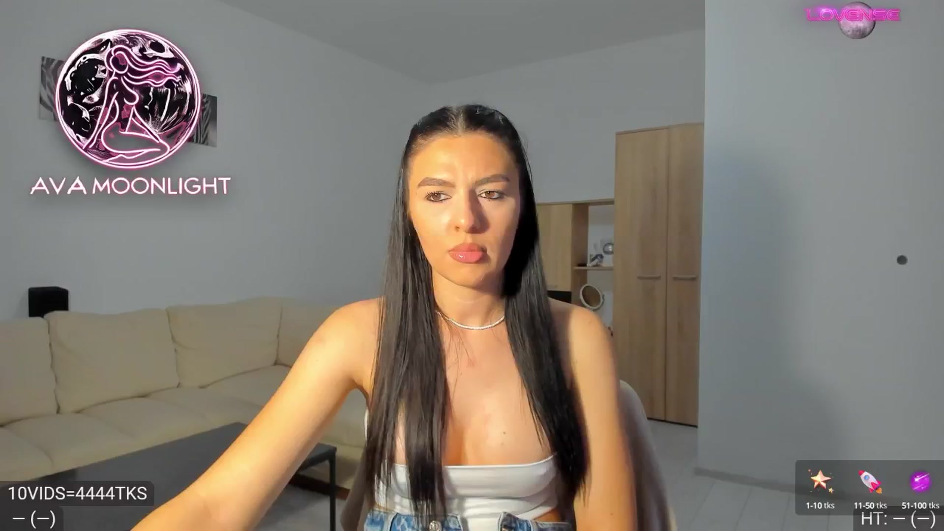 Gallery image thumbnail from AvaMoonlight's myfreecams stream on, 01/17/2025, 17:17 image 10 of 20