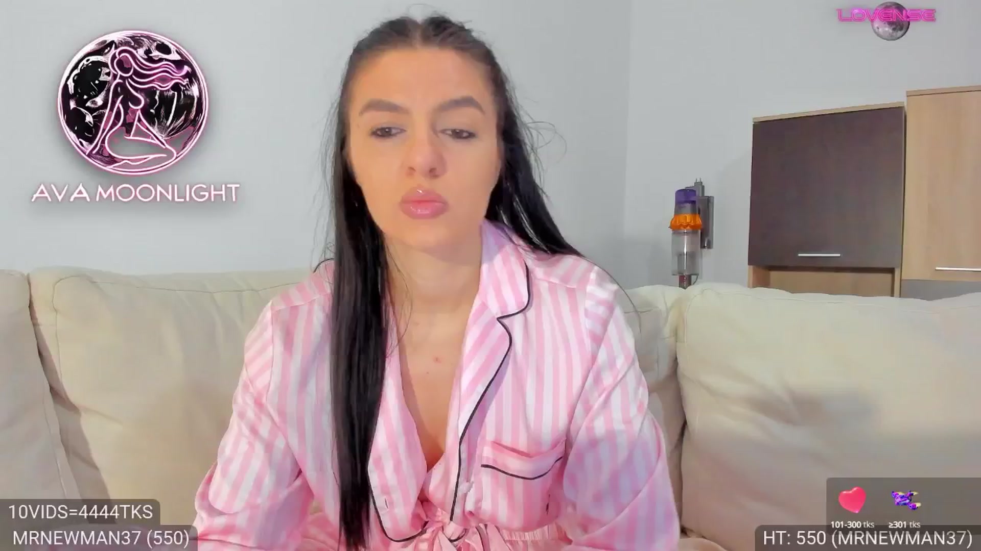 Gallery image thumbnail from AvaMoonlight's myfreecams stream on, 01/19/2025, 24:52 image 15 of 20