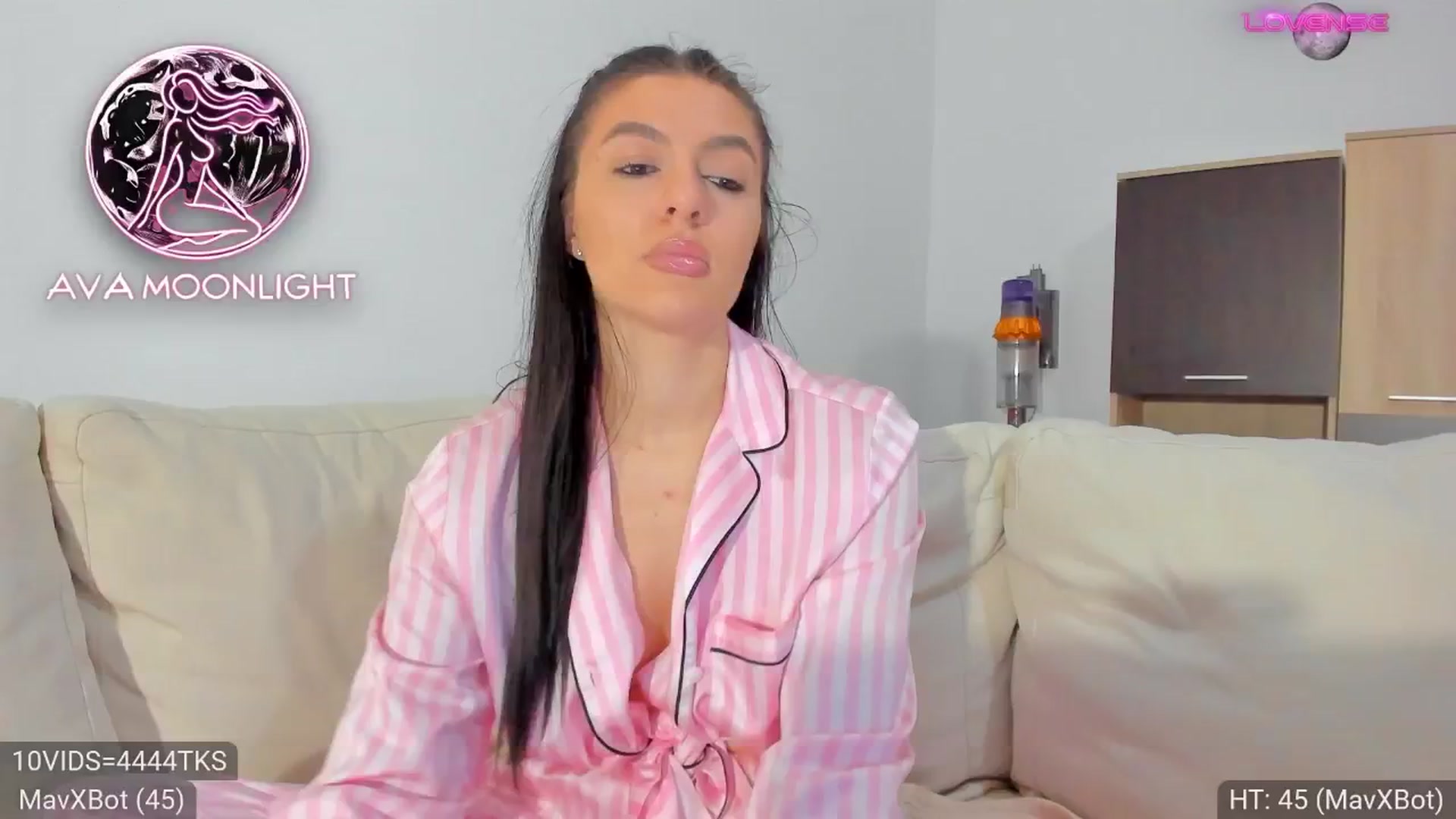 Gallery image thumbnail from AvaMoonlight's myfreecams stream on, 01/19/2025, 24:52 image 11 of 20