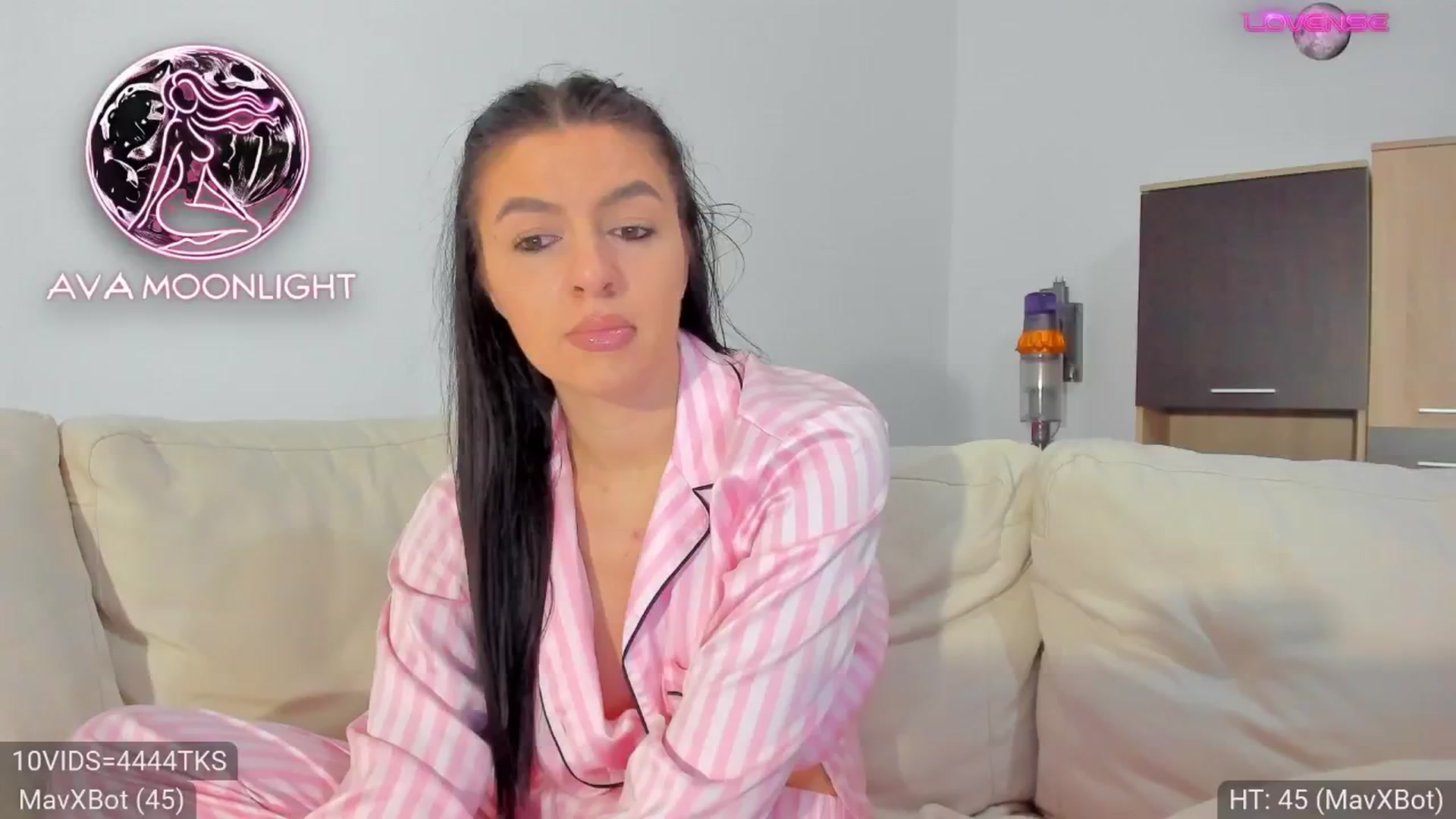 Gallery image thumbnail from AvaMoonlight's myfreecams stream on, 01/19/2025, 24:52 image 3 of 20