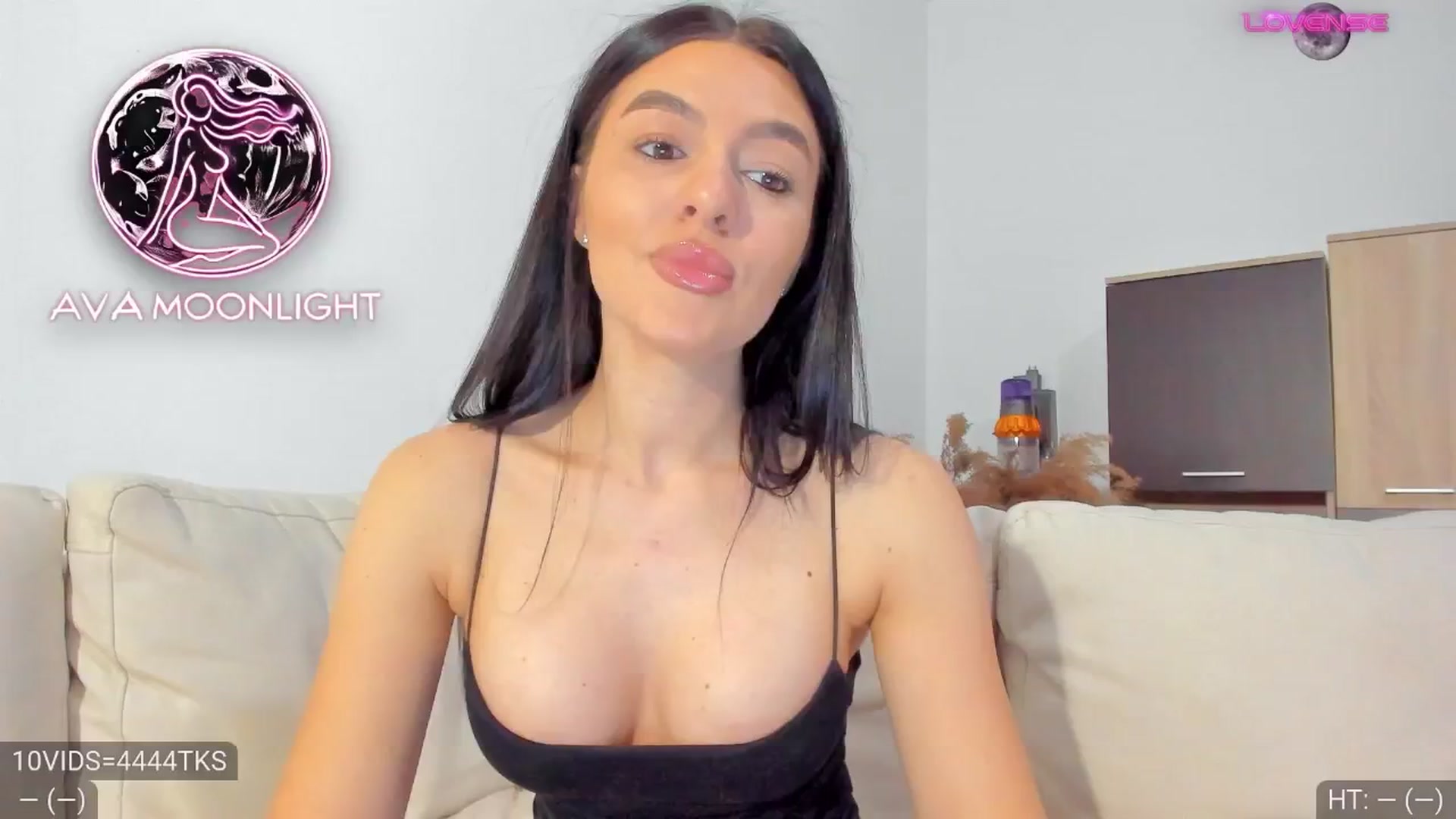 Gallery image thumbnail from AvaMoonlight's myfreecams stream on, 01/20/2025, 17:14 image 5 of 20
