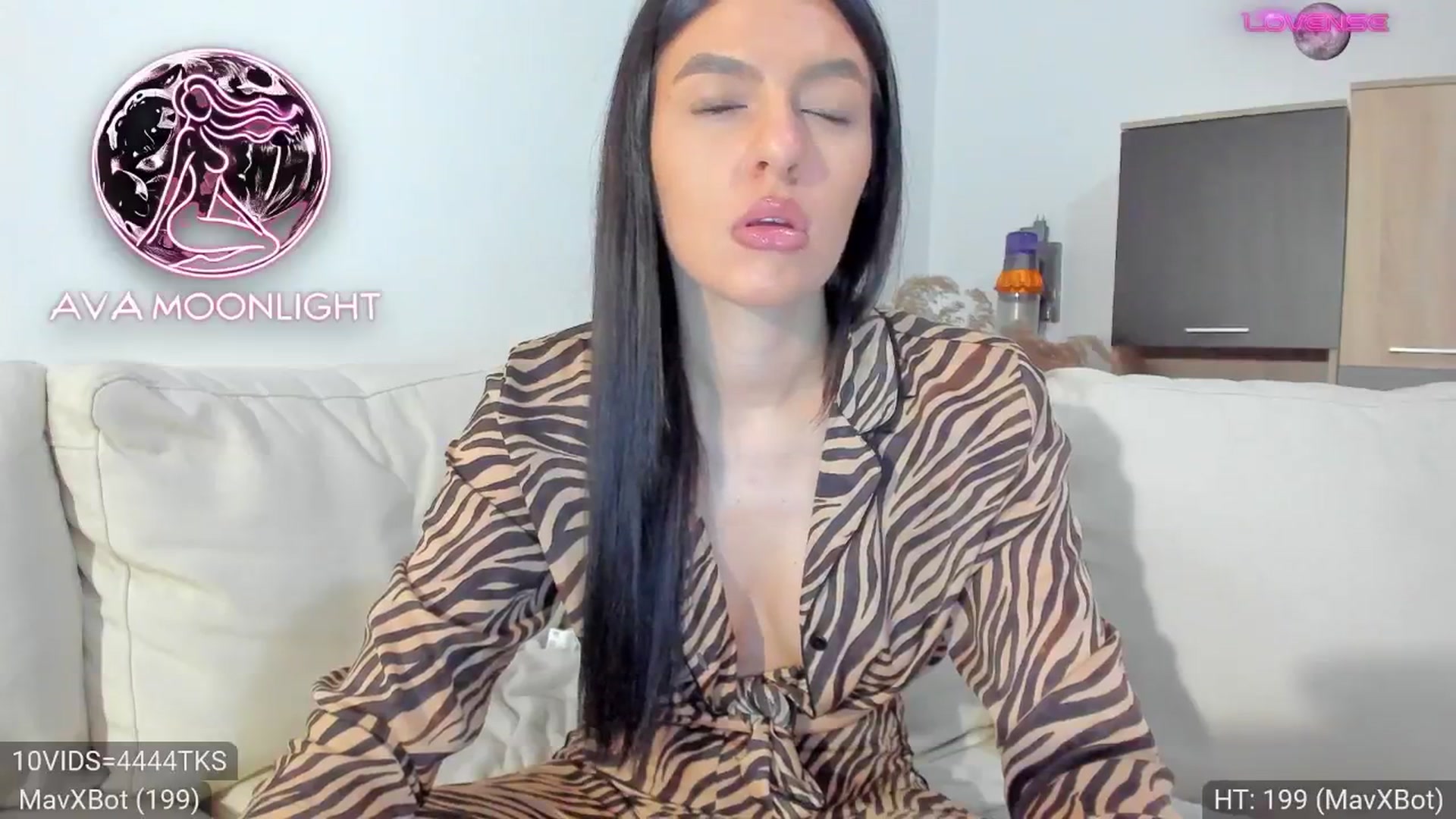 Gallery image thumbnail from AvaMoonlight's myfreecams stream on, 01/24/2025, 01:14 image 14 of 20