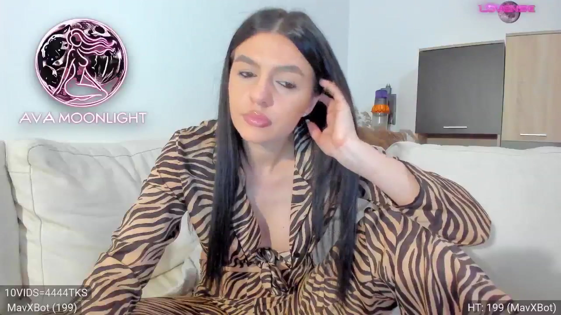 Gallery image thumbnail from AvaMoonlight's myfreecams stream on, 01/24/2025, 01:14 image 5 of 20
