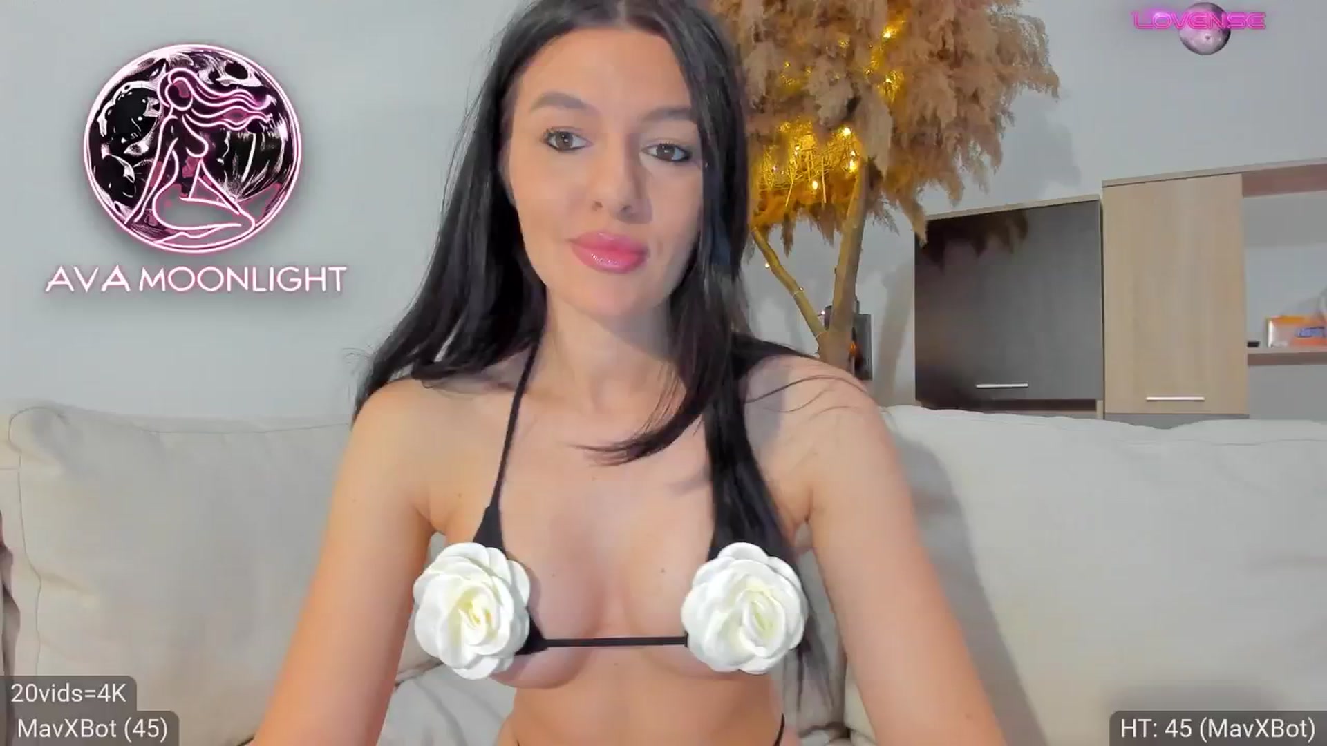 Gallery image thumbnail from AvaMoonlight's myfreecams stream on, 01/28/2025, 16:23 image 12 of 20