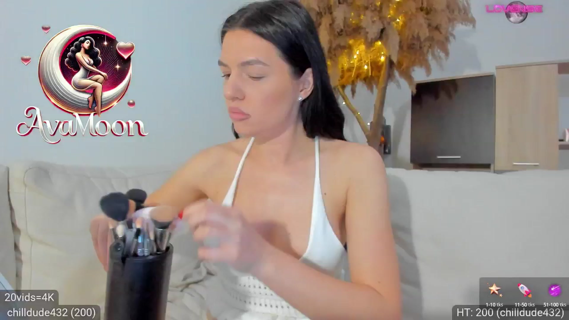 Gallery image thumbnail from AvaMoonlight's myfreecams stream on, 02/02/2025, 16:49 image 9 of 20