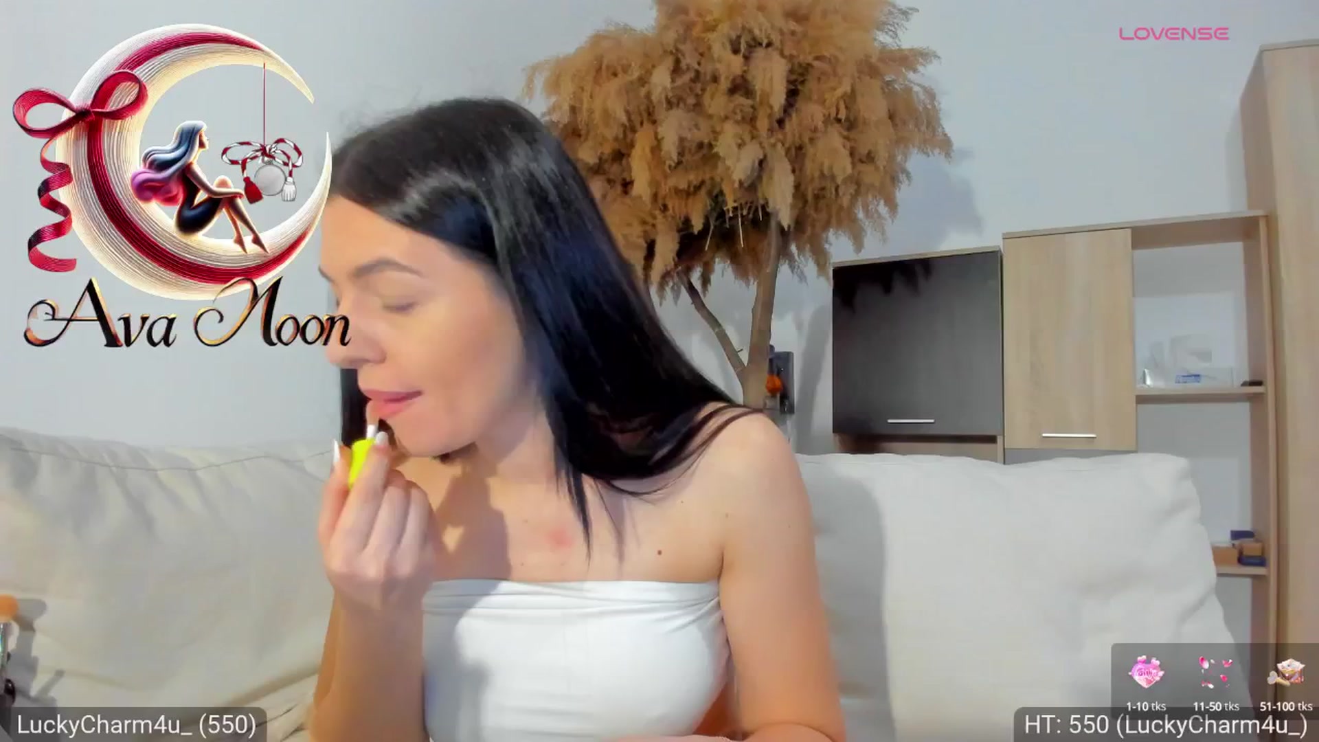 Gallery image thumbnail from AvaMoonlight's myfreecams stream on, 03/03/2025, 17:12 image 14 of 20