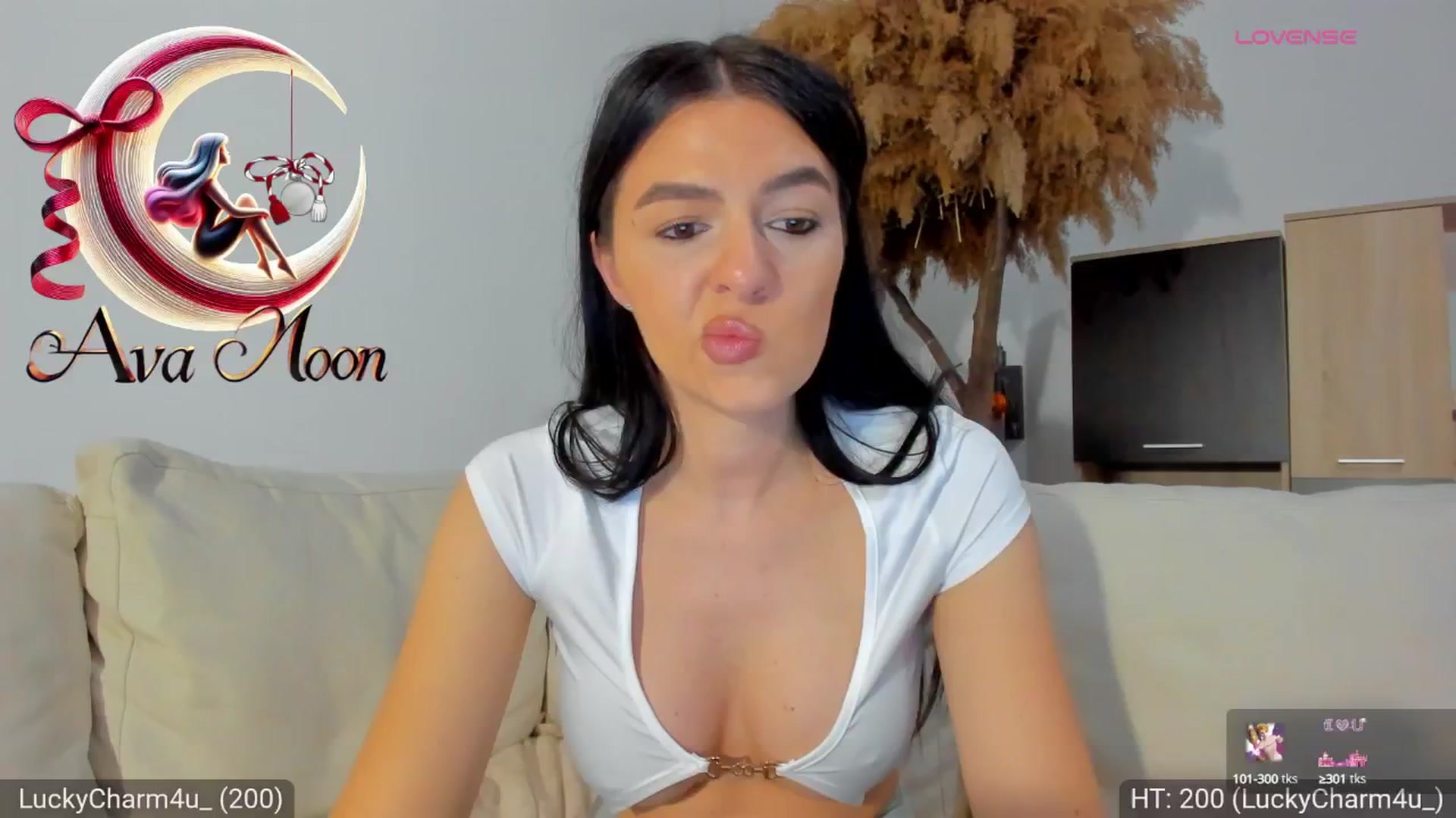 Gallery image thumbnail from AvaMoonlight's myfreecams stream on, 03/05/2025, 16:46 image 10 of 20