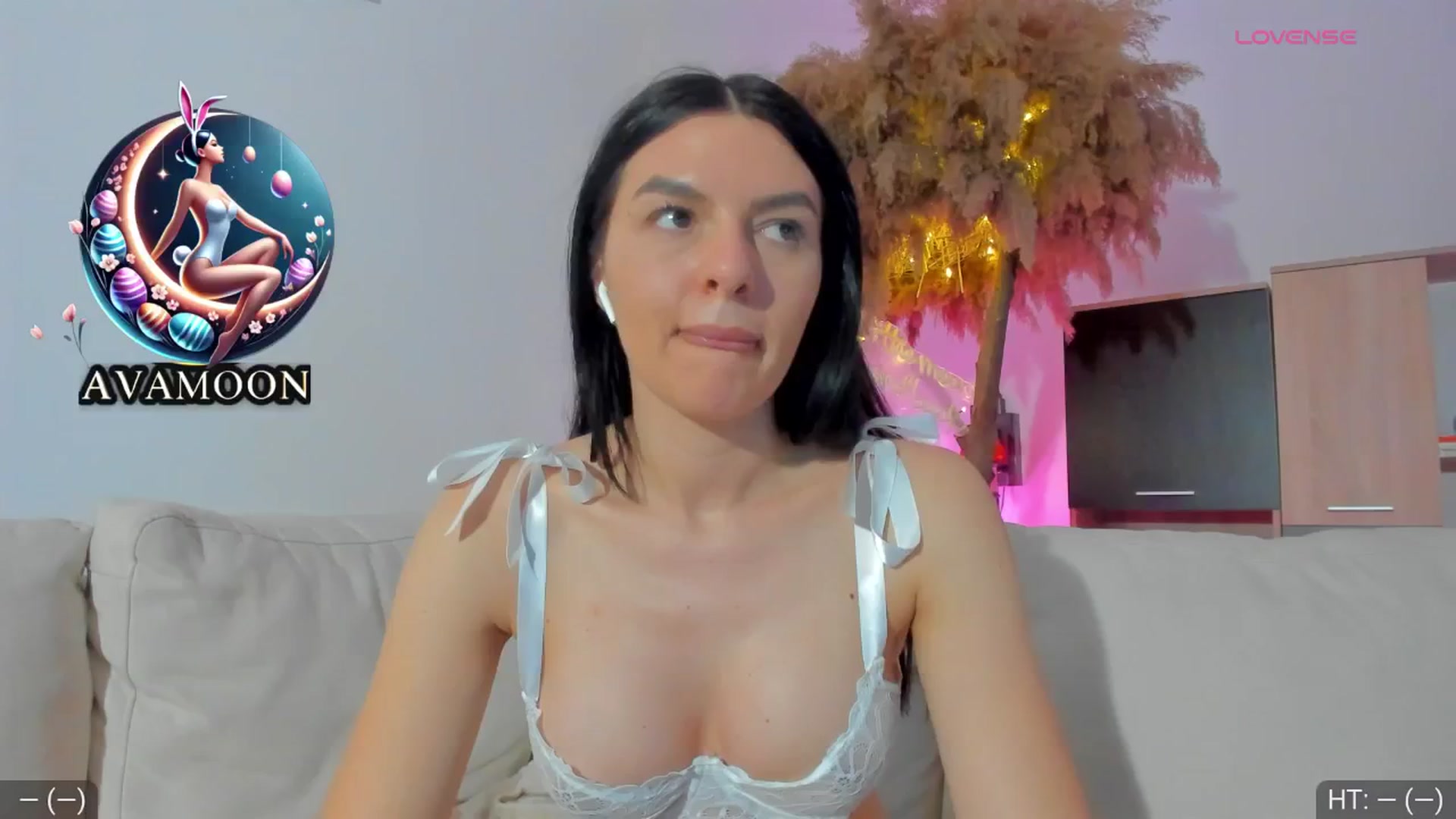 Gallery image thumbnail from AvaMoonlight's myfreecams stream on, 04/02/2025, 23:16 image 1 of 20