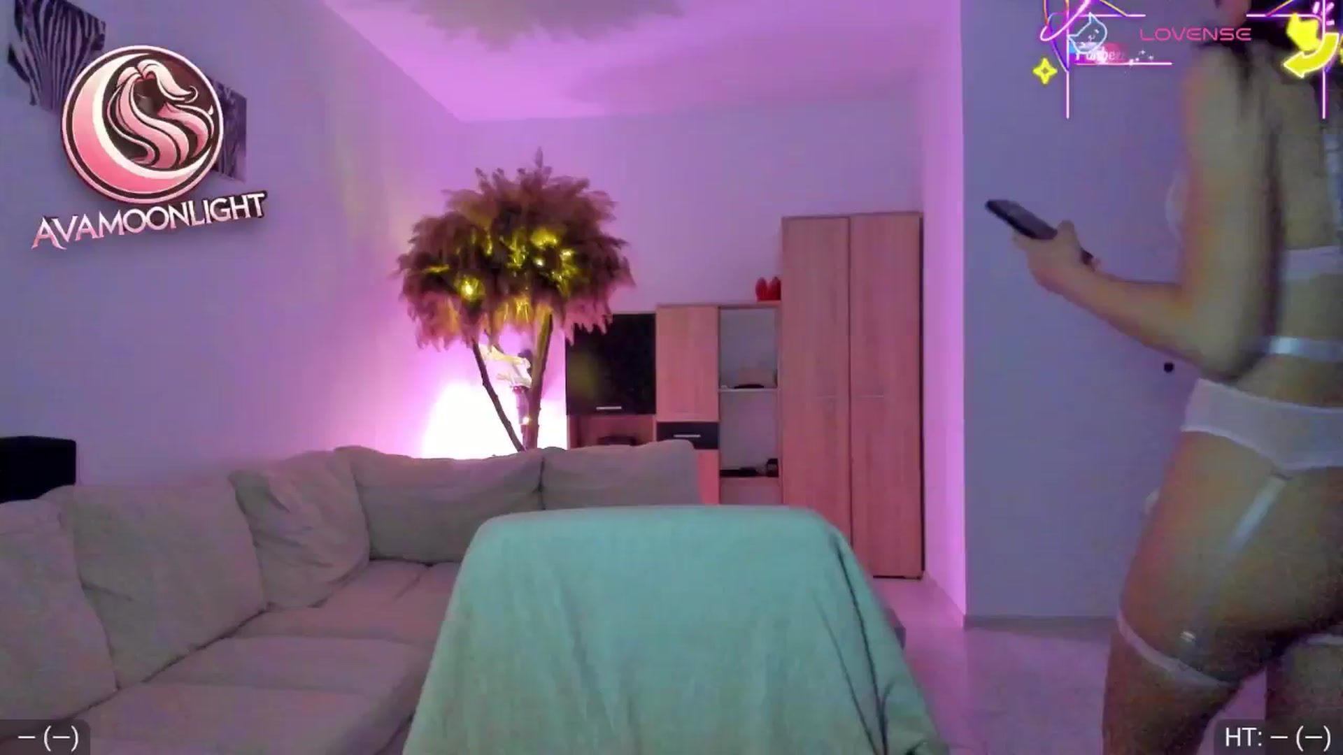 Gallery image thumbnail from AvaMoonlight's myfreecams stream on, 04/27/2025, 24:06 image 1 of 20