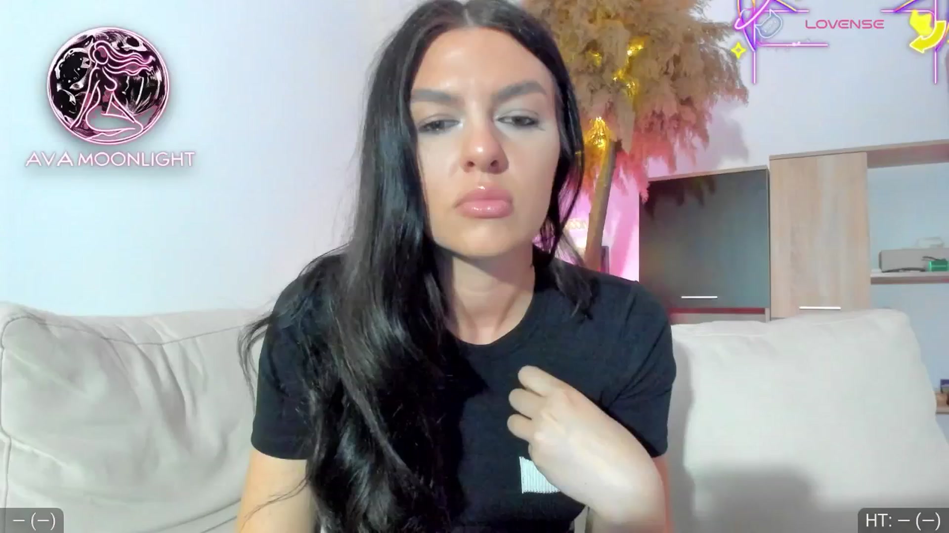 Gallery image thumbnail from AvaMoonlight's myfreecams stream on, 05/04/2025, 24:01 image 6 of 20