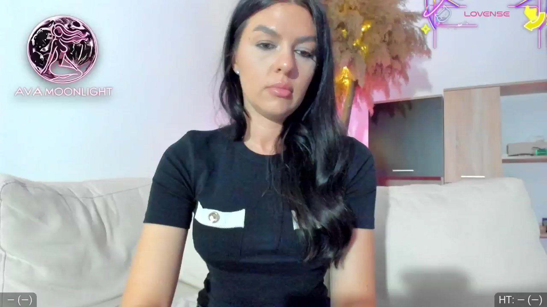 Gallery image thumbnail from AvaMoonlight's myfreecams stream on, 05/04/2025, 24:01 image 2 of 20