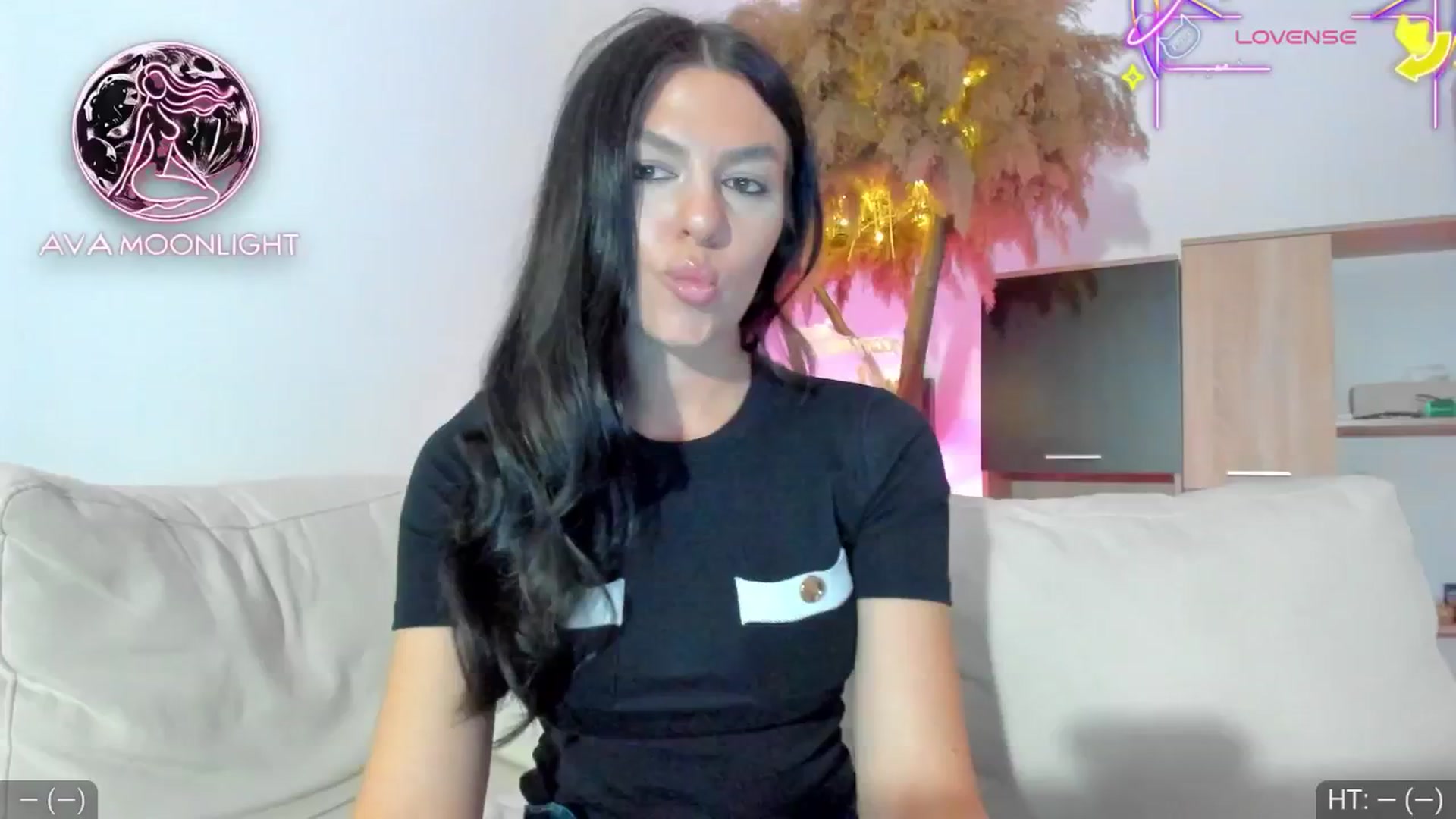 Gallery image thumbnail from AvaMoonlight's myfreecams stream on, 05/04/2025, 24:01 image 5 of 20