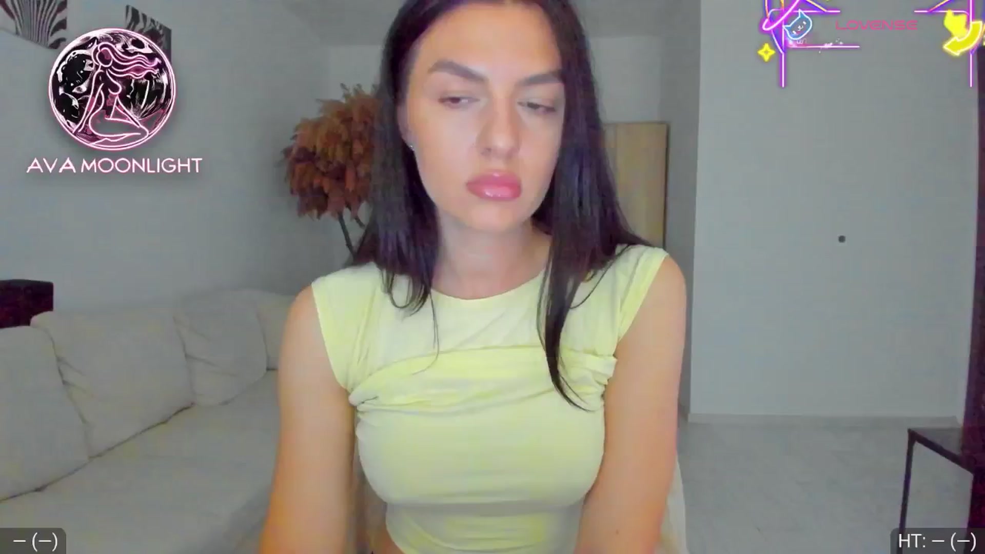 Gallery image thumbnail from AvaMoonlight's myfreecams stream on, 05/08/2025, 16:15 image 10 of 20